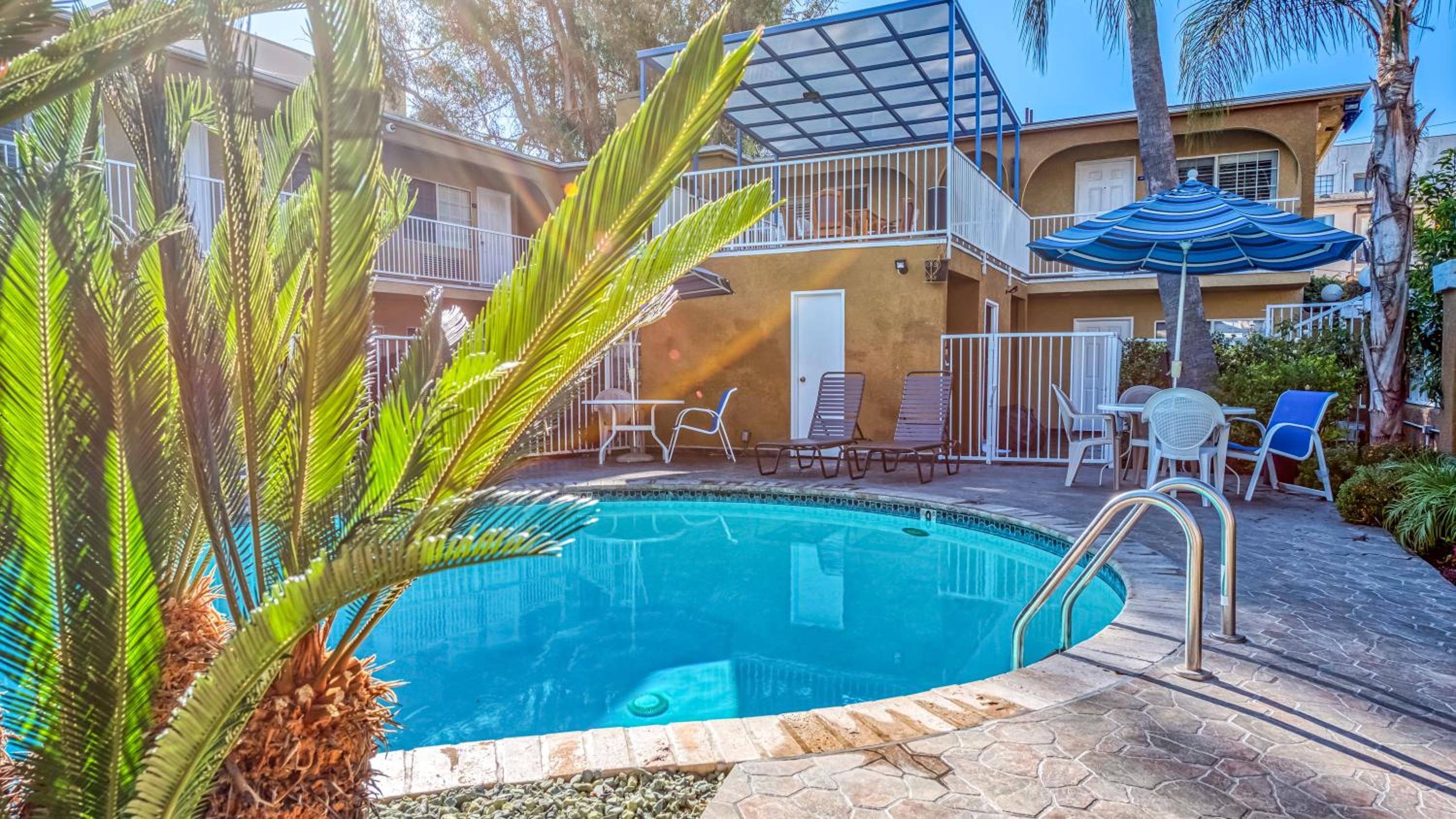 Hollywood City Inn