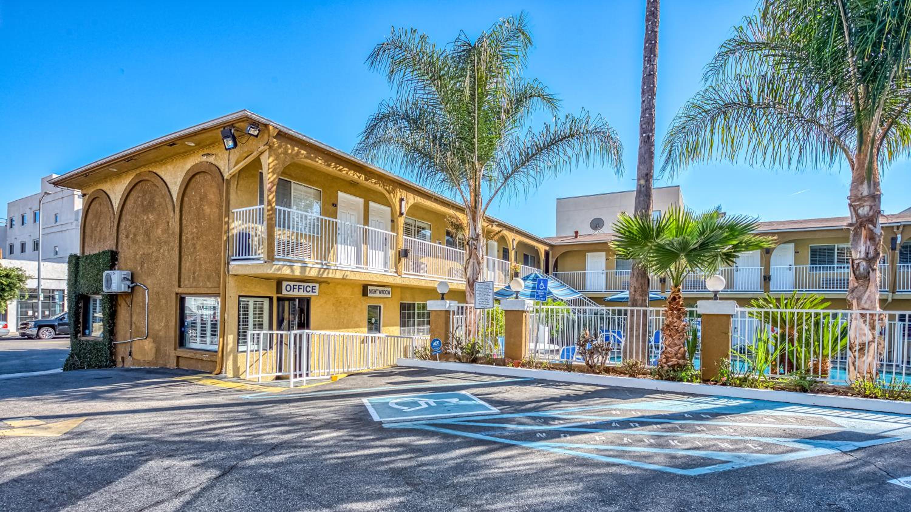 Hollywood City Inn