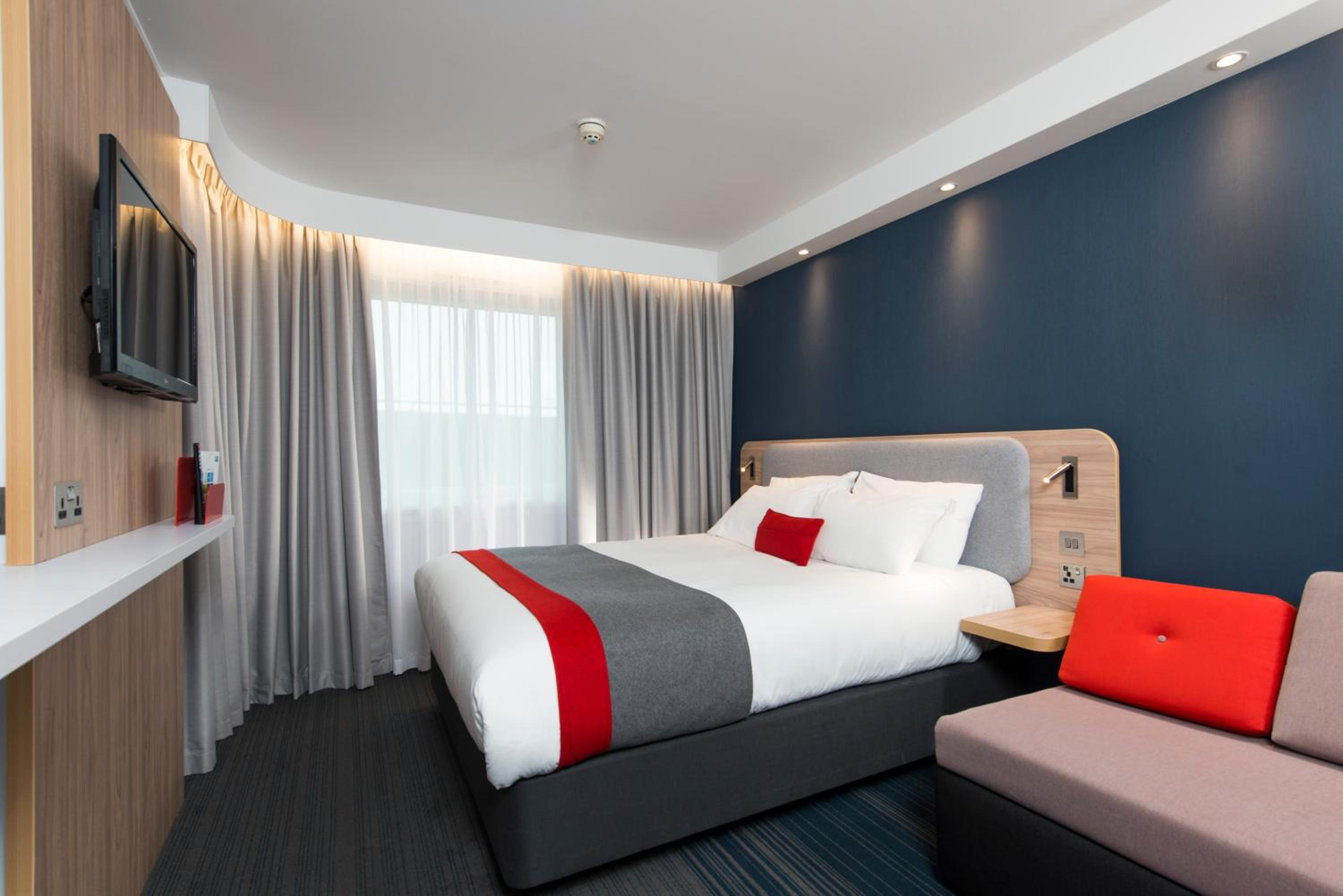 Holiday Inn Express Bath by IHG — photo 3