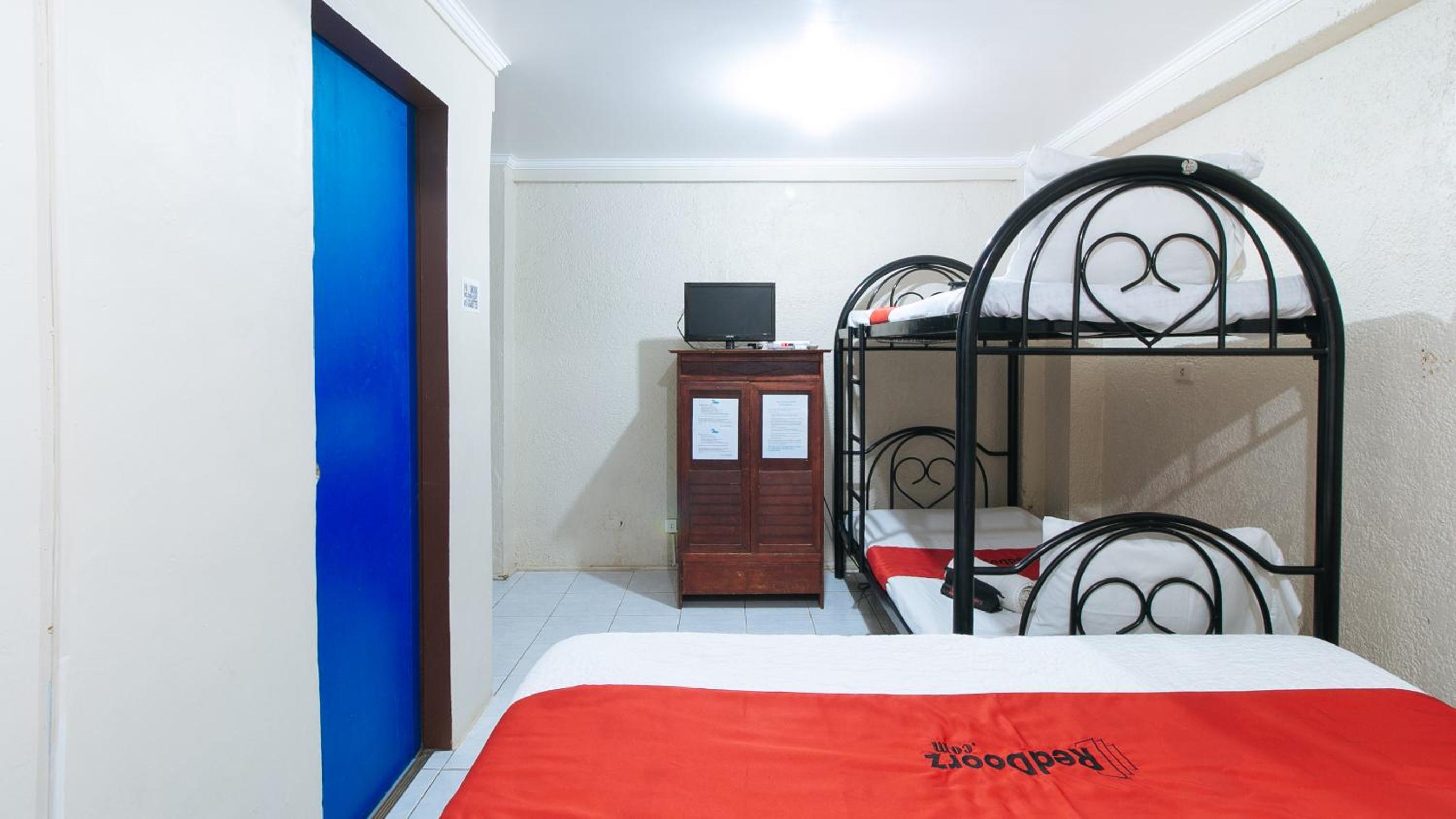 RedDoorz Plus at Lagoon Resort Zambales