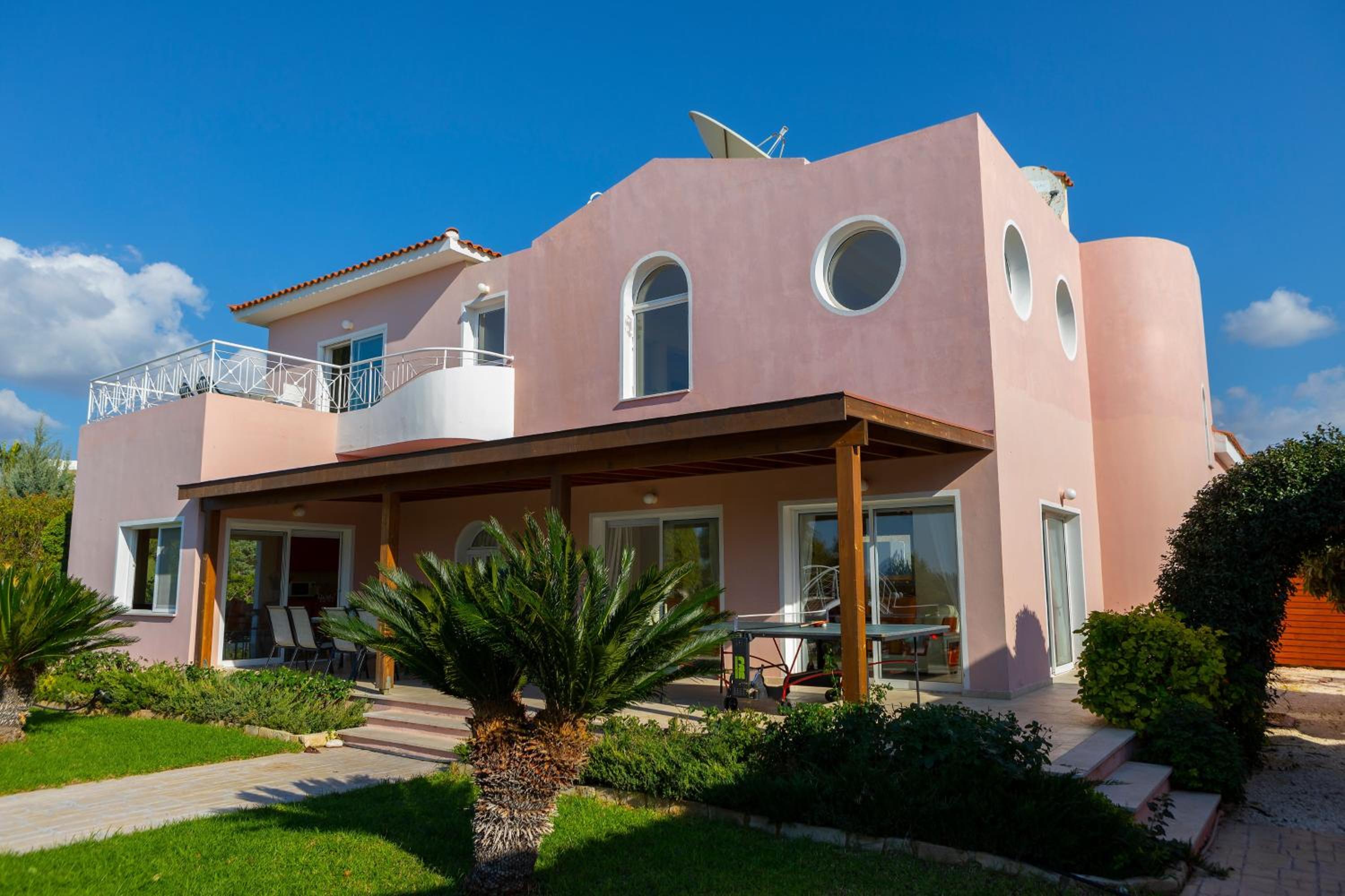 Villa Coral Bay View, walking distance to the beach! view 3