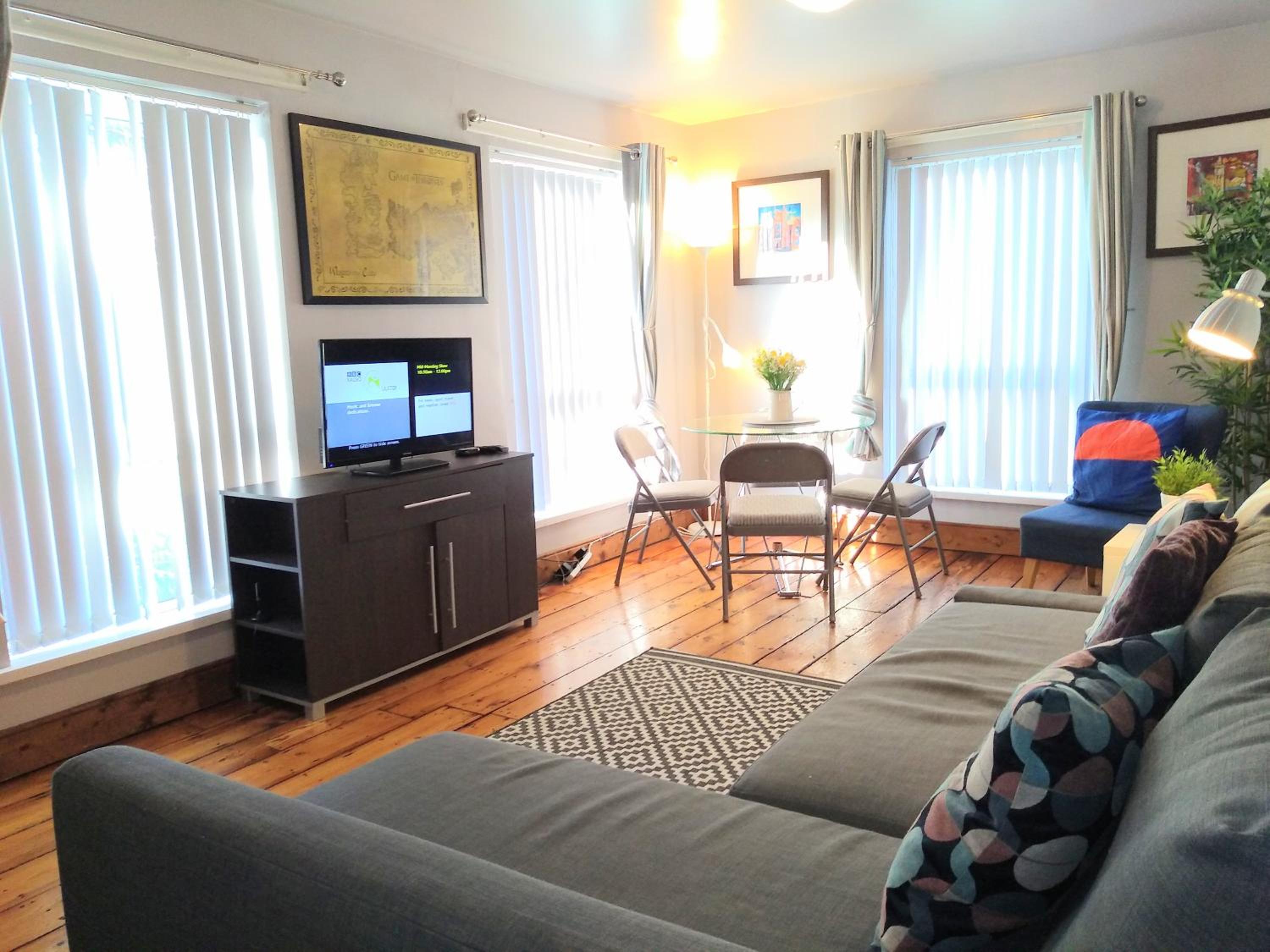 Perfect Central City Location - Parking - 4 Beds - 2 Bedrooms