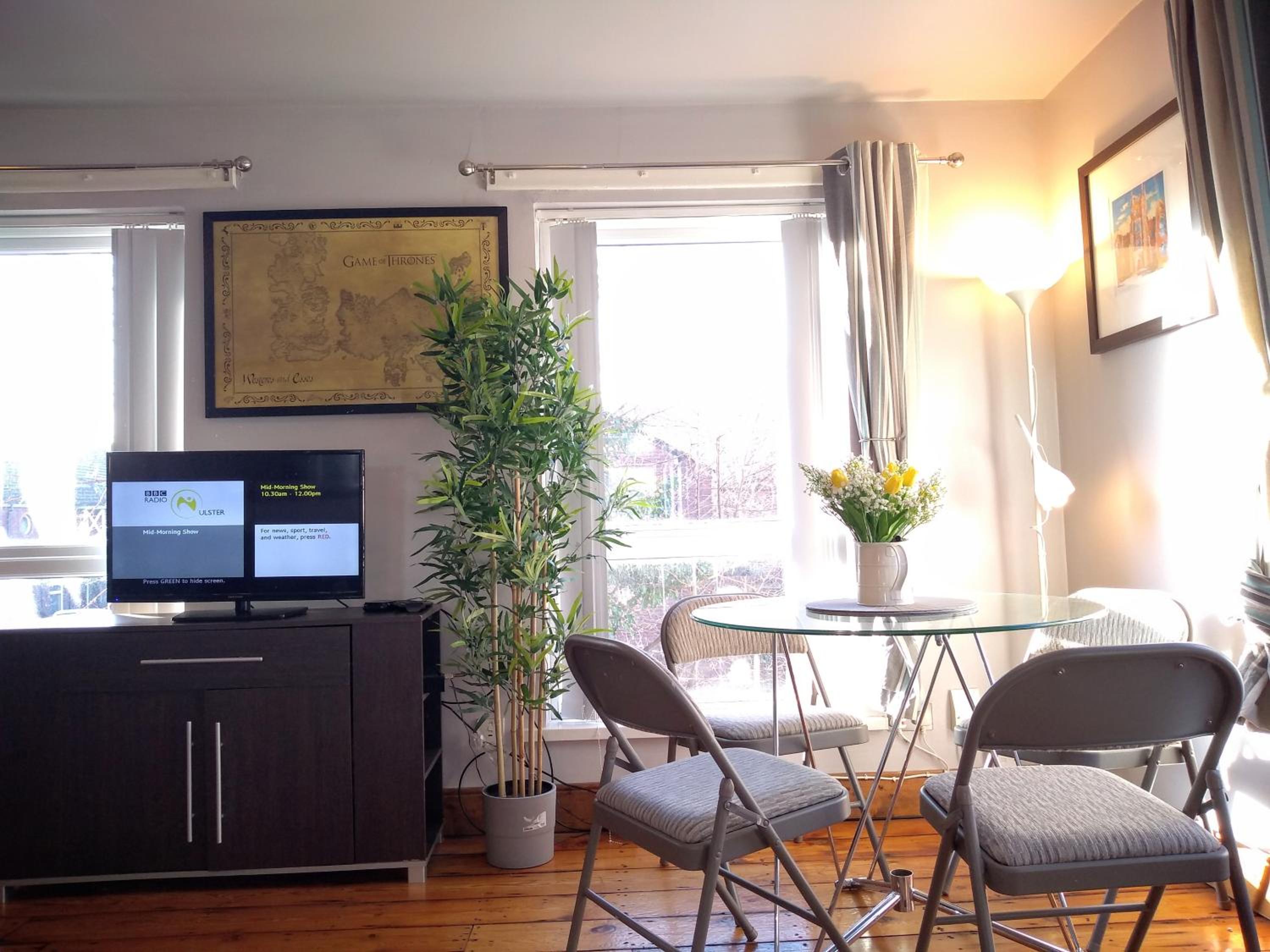 Perfect Central City Location - Parking - 4 Beds - 2 Bedrooms