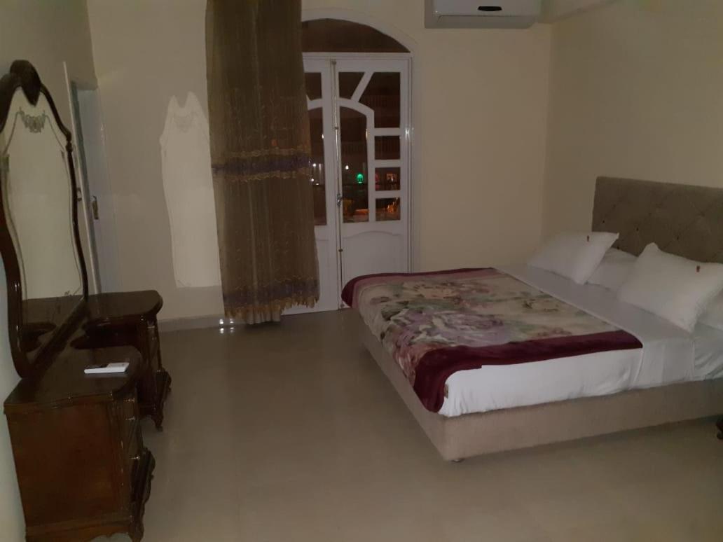 Hotel Villa Luxor With Pool