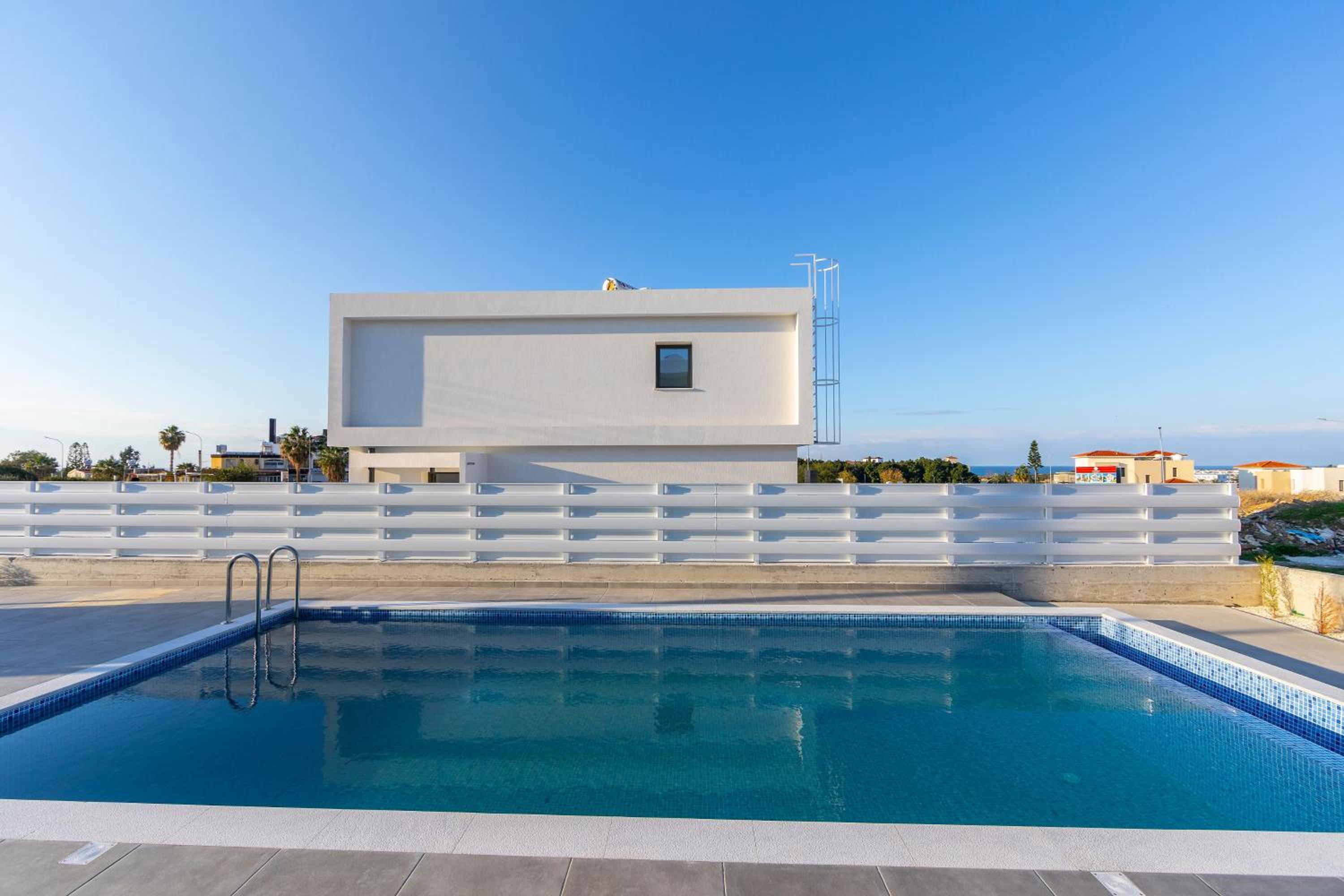 Villa Marlene, walking distance to Coral Beach! view 4
