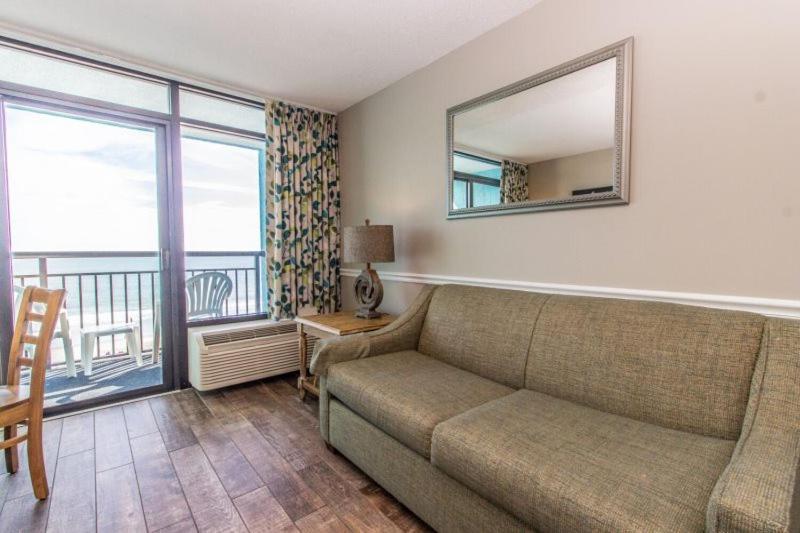 Landmark 640 view 2