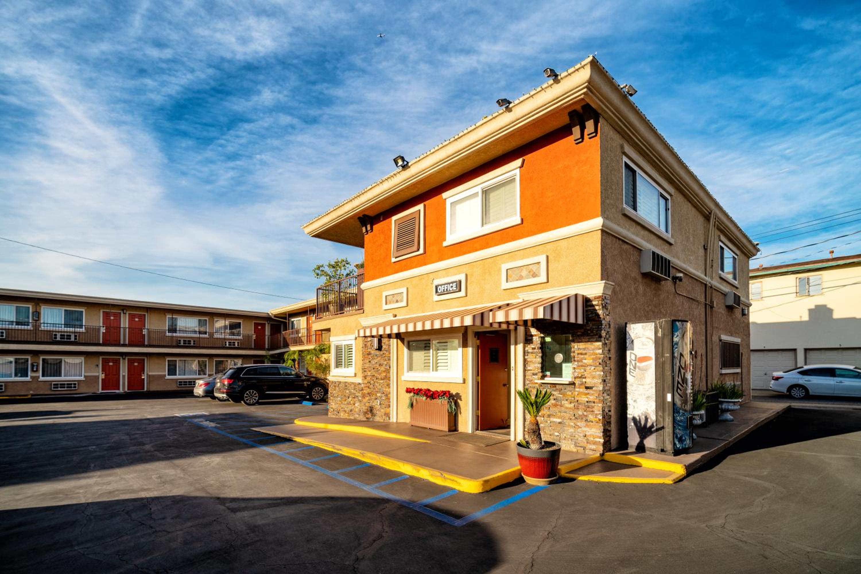 Friendly Hills Inn - Whittier, Los Angeles