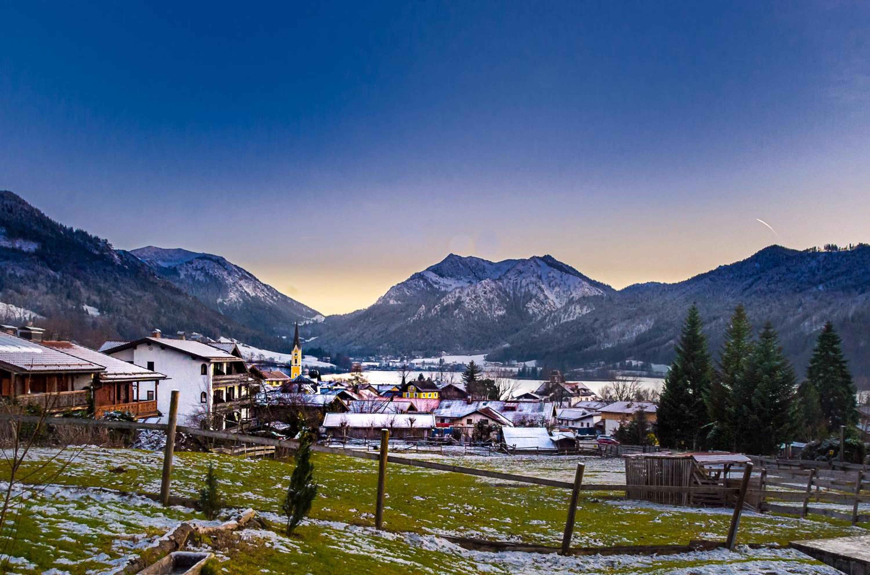 Ruhige Chalets mit Seeblick in zentraler Lage mit frisch renovierter Küche