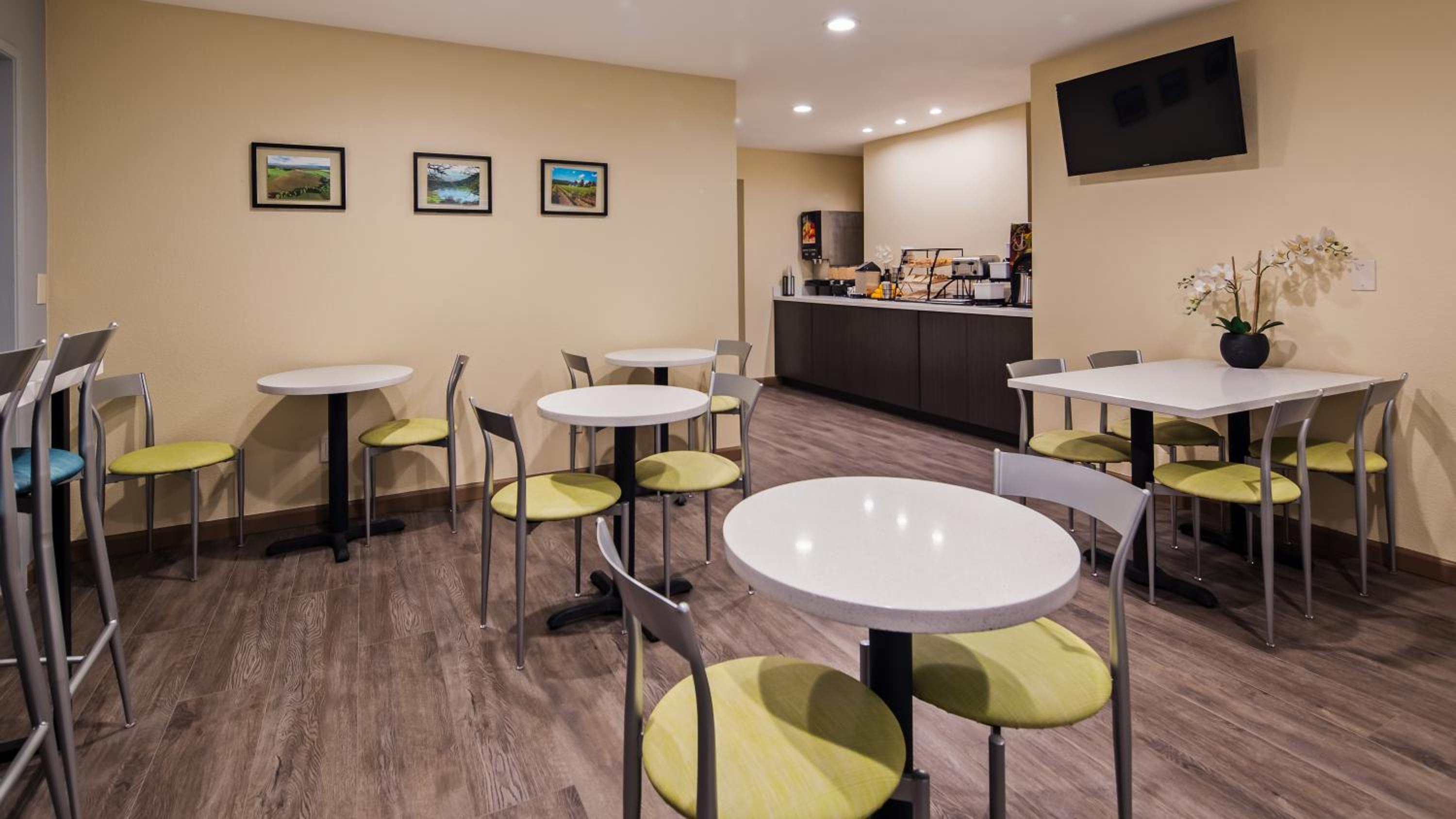Fairfield Vacations - SureStay Hotel by Best Western Fairfield Napa Valley - Property Image 8