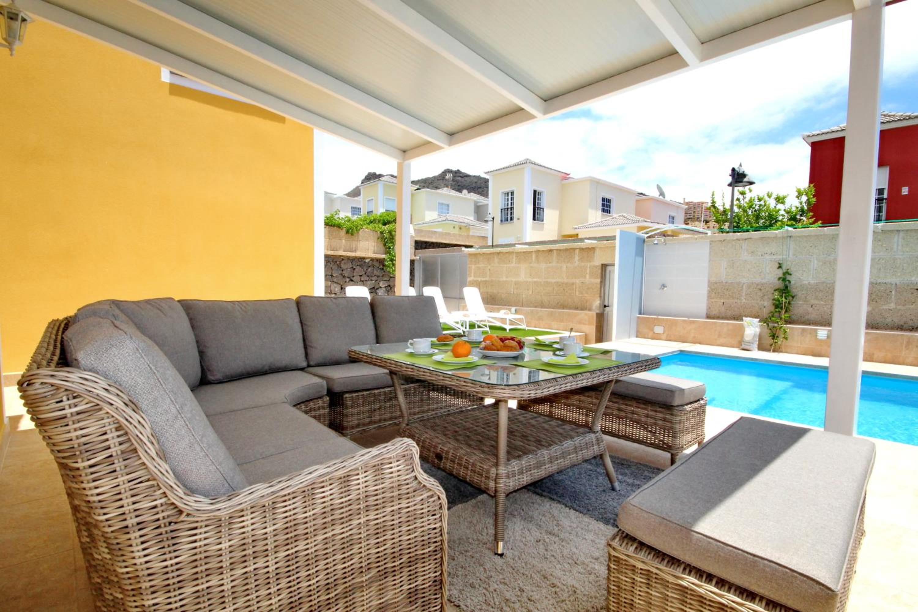 Amazing 5-bedroom villa in Costa Adeje view 2