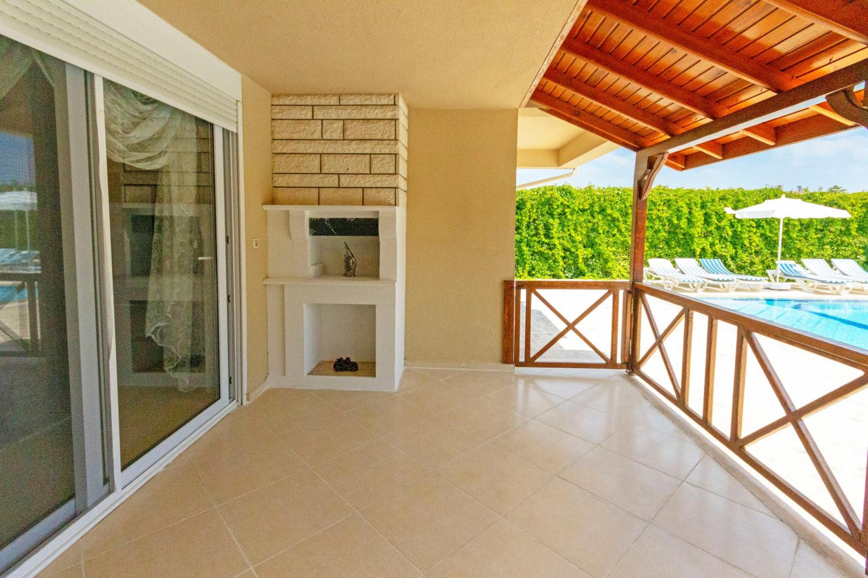 Paradise Town Villa Alison