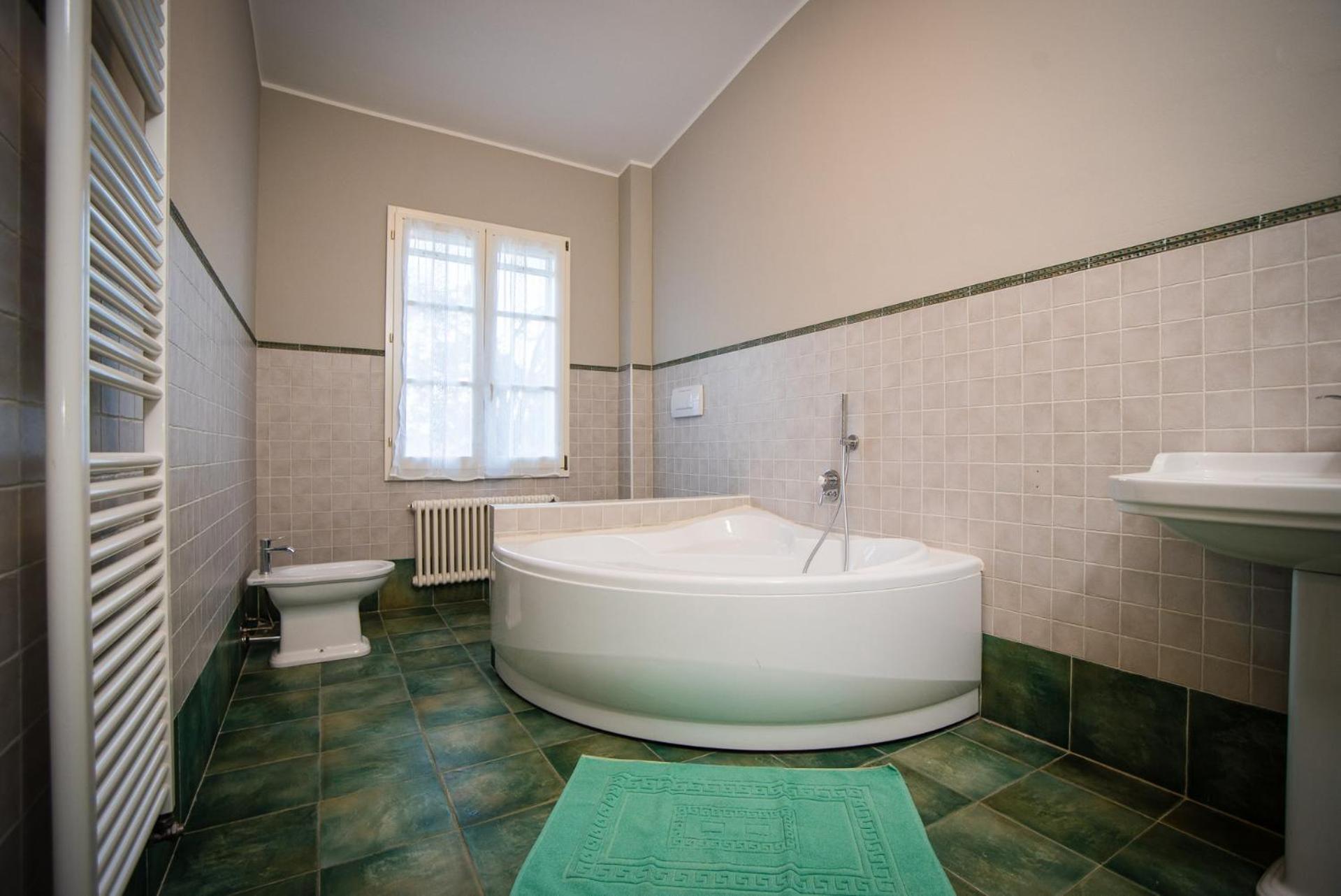 Villa-Alta en Imola — bathroom