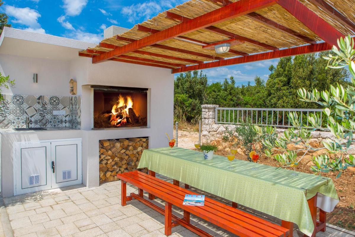 Holiday house Nena with pool view 5