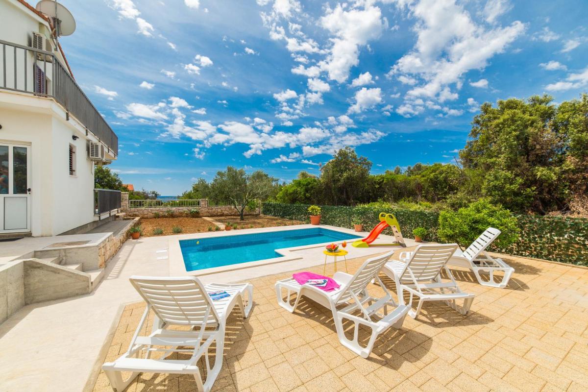 Holiday house Nena with pool view 3