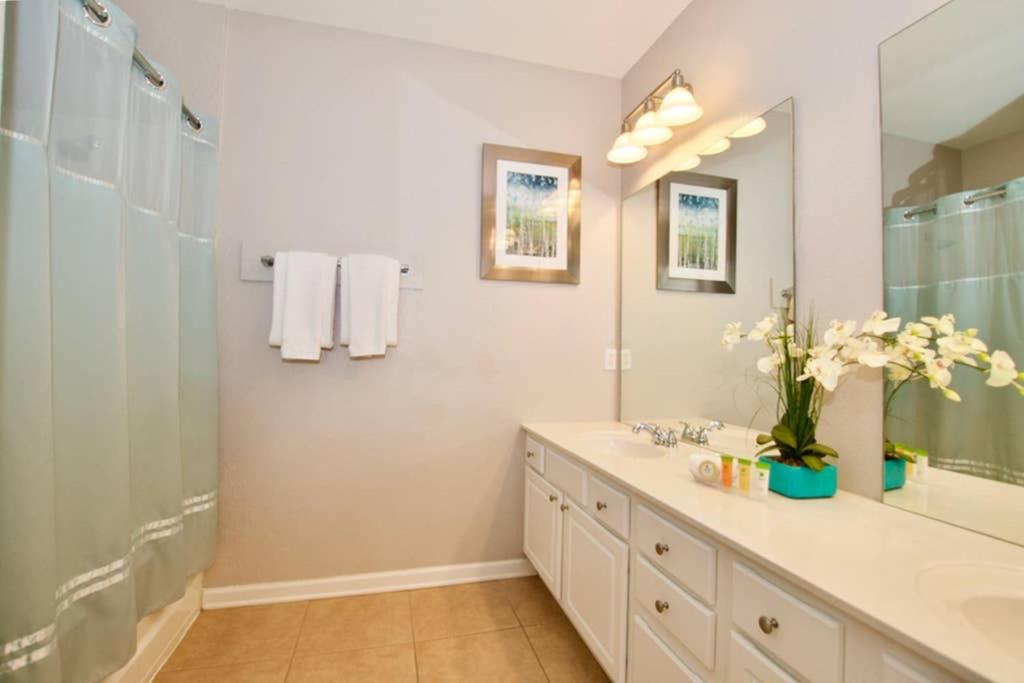 Vista Cay Luxury 3 bedroom Townhouse (#3114)