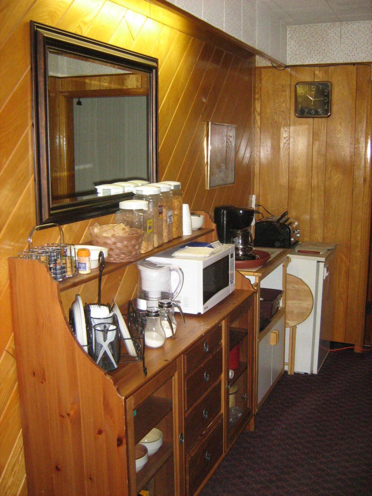 Airport Inn