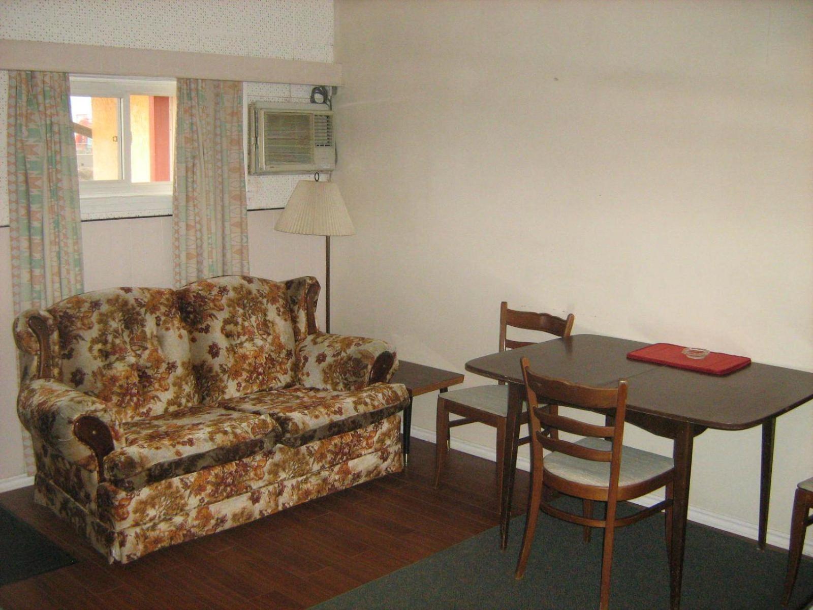 Quesnel Vacations - Airport Inn - Property Image 4