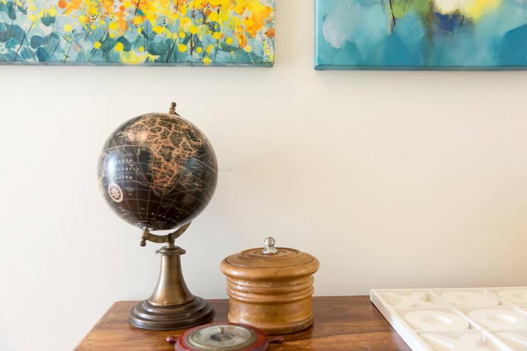 Best Location in Hobart! Luxury 4 bedroom with stunning views