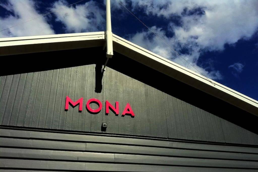 Best Location in Hobart! Luxury 4 bedroom with stunning views