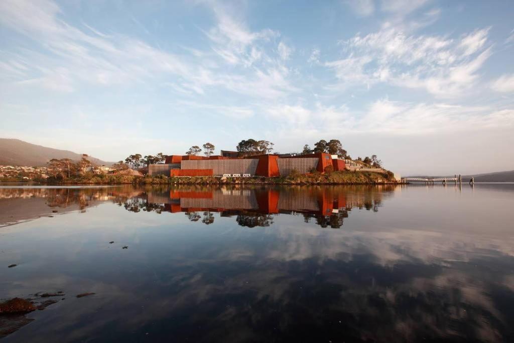 Best Location in Hobart! Luxury 4 bedroom with stunning views