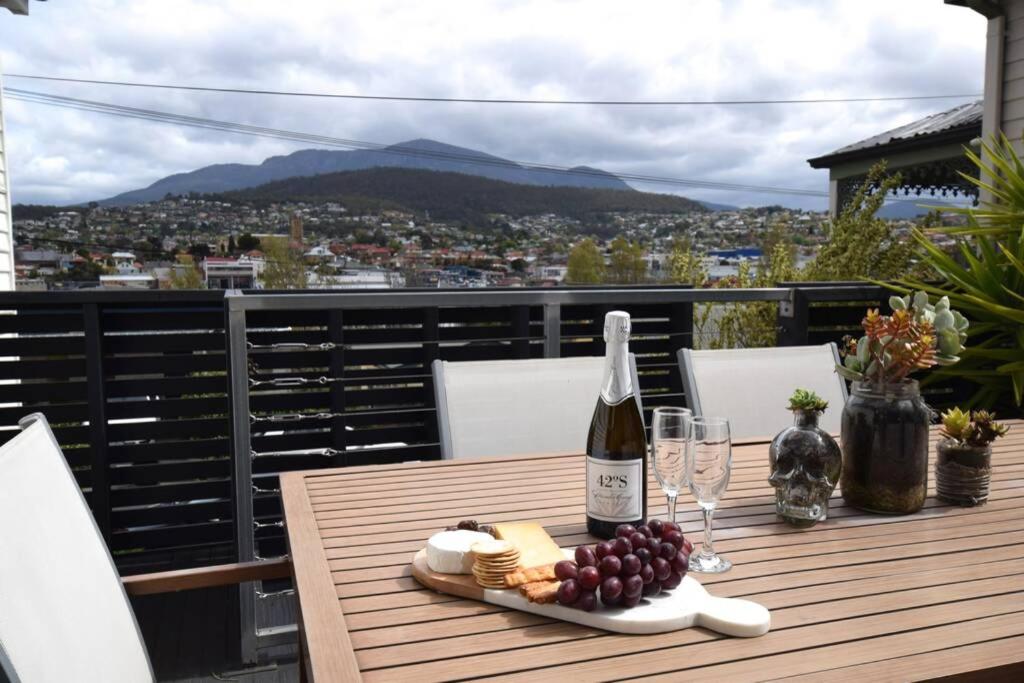 Best Location in Hobart! Luxury 4 bedroom with stunning views