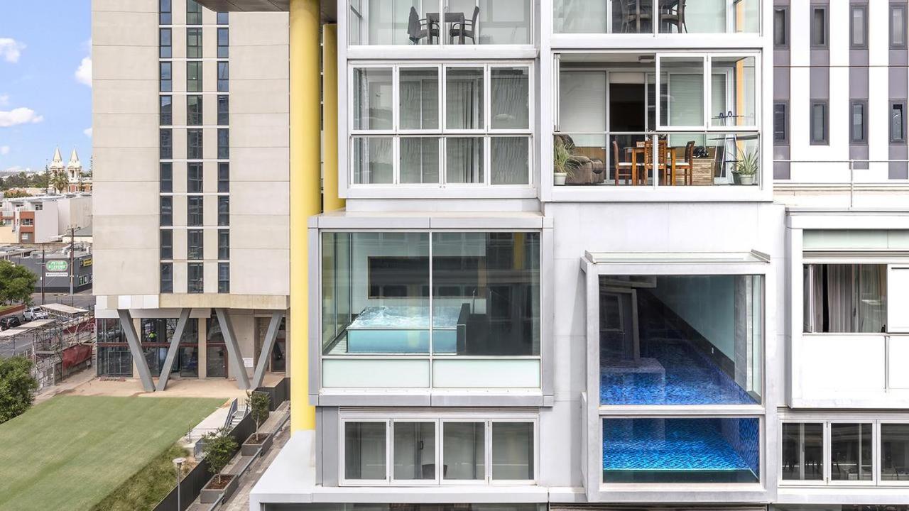 Hi 5 star luxury Adelaide City Apartment