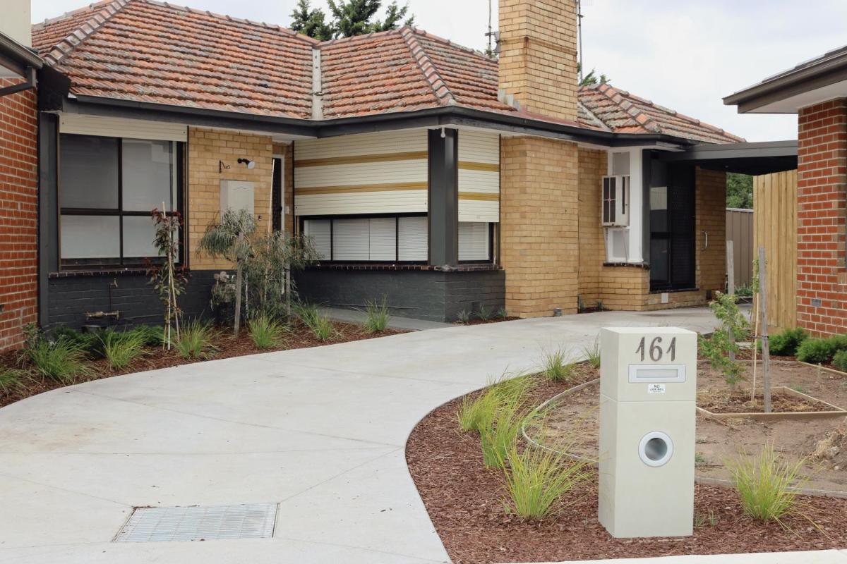 Sunny House - Melbourne Airport Home