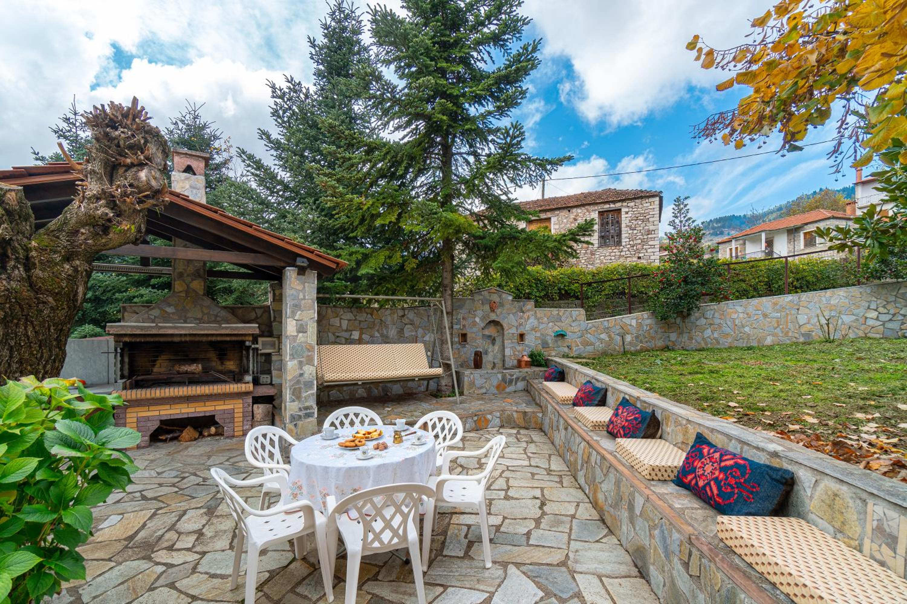 Villa Kleino-A superb house Villa 30 minutes from Meteora Greece view 3