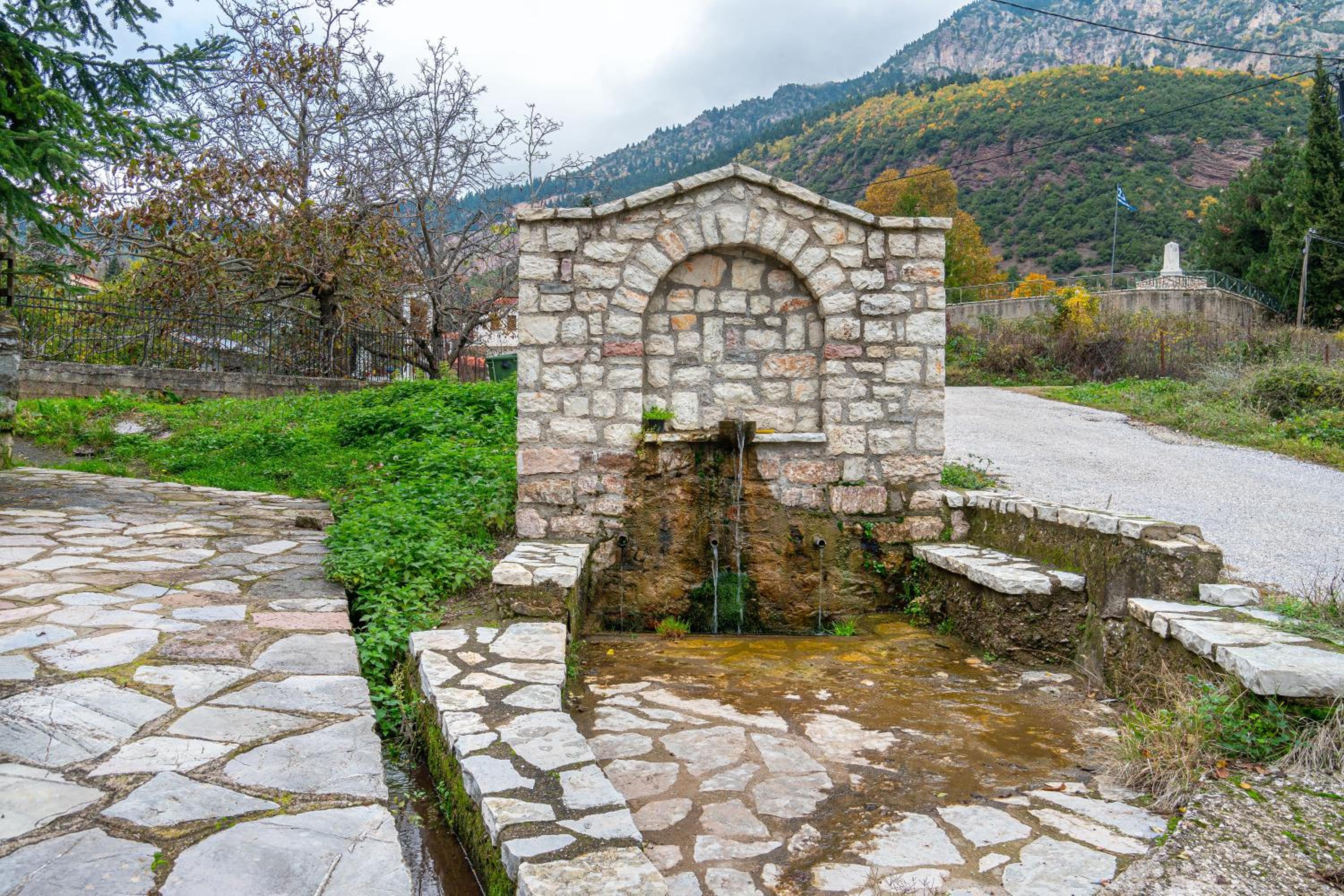 Villa Kleino-A superb house Villa 30 minutes from Meteora Greece view 2