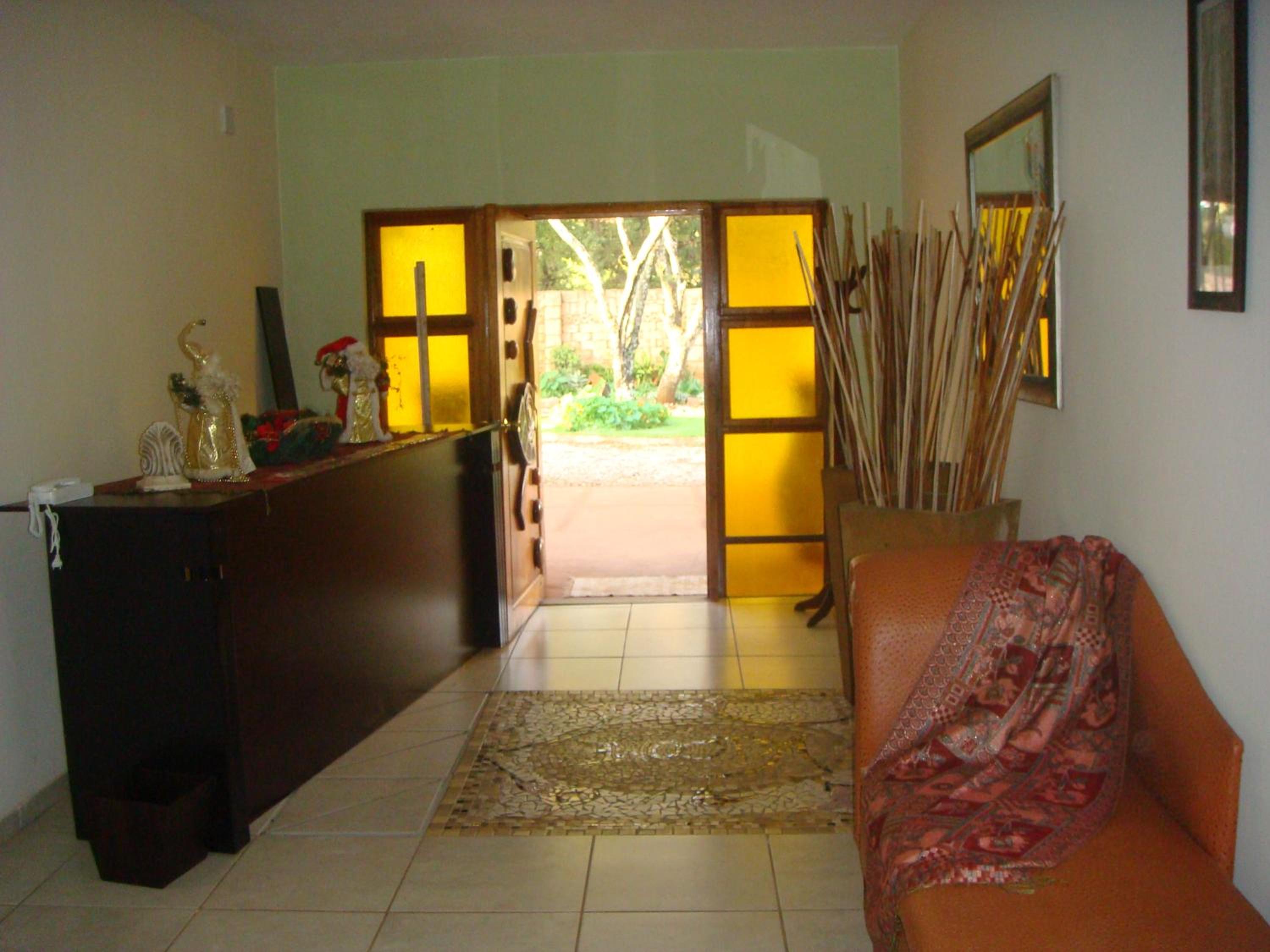 Heatherdale Guesthouse & Shuttle Services
