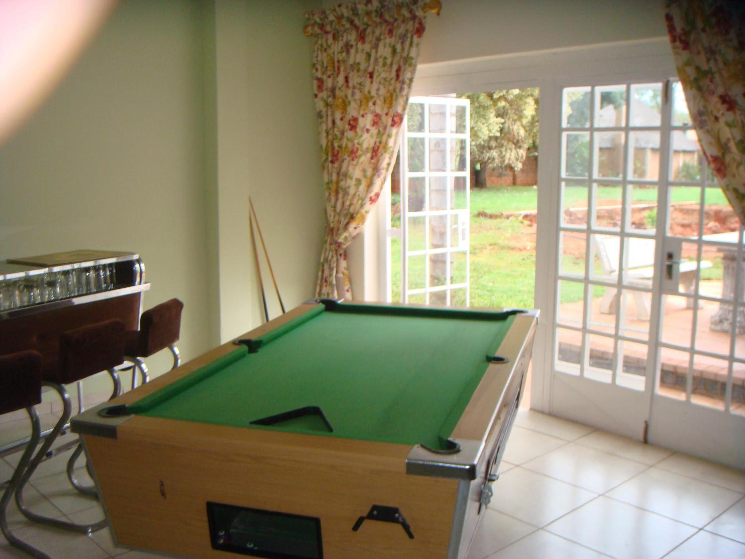 Heatherdale Guesthouse & Shuttle Services