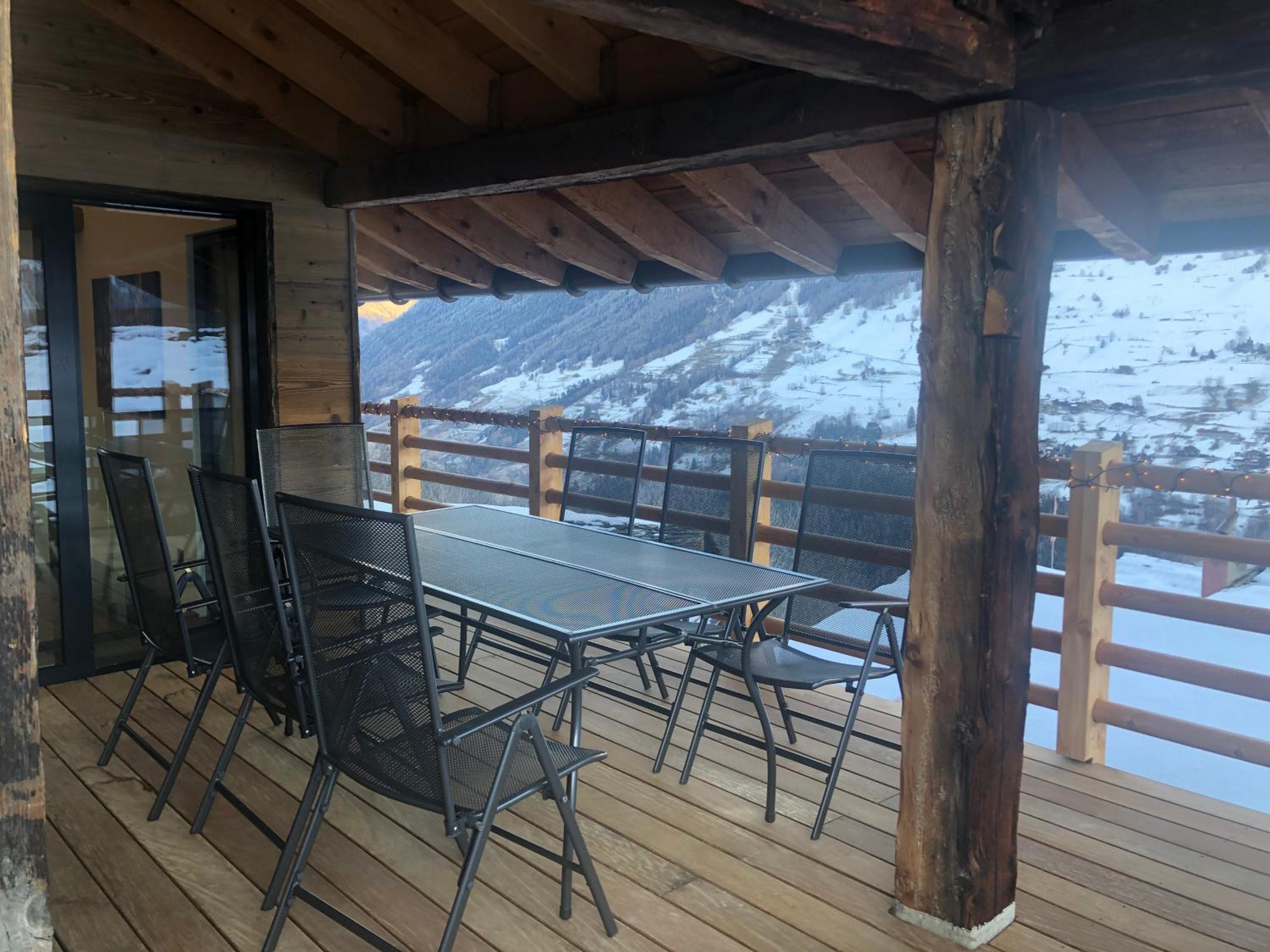 Grand appartement avec terrasse à Chez-Les-Reuses