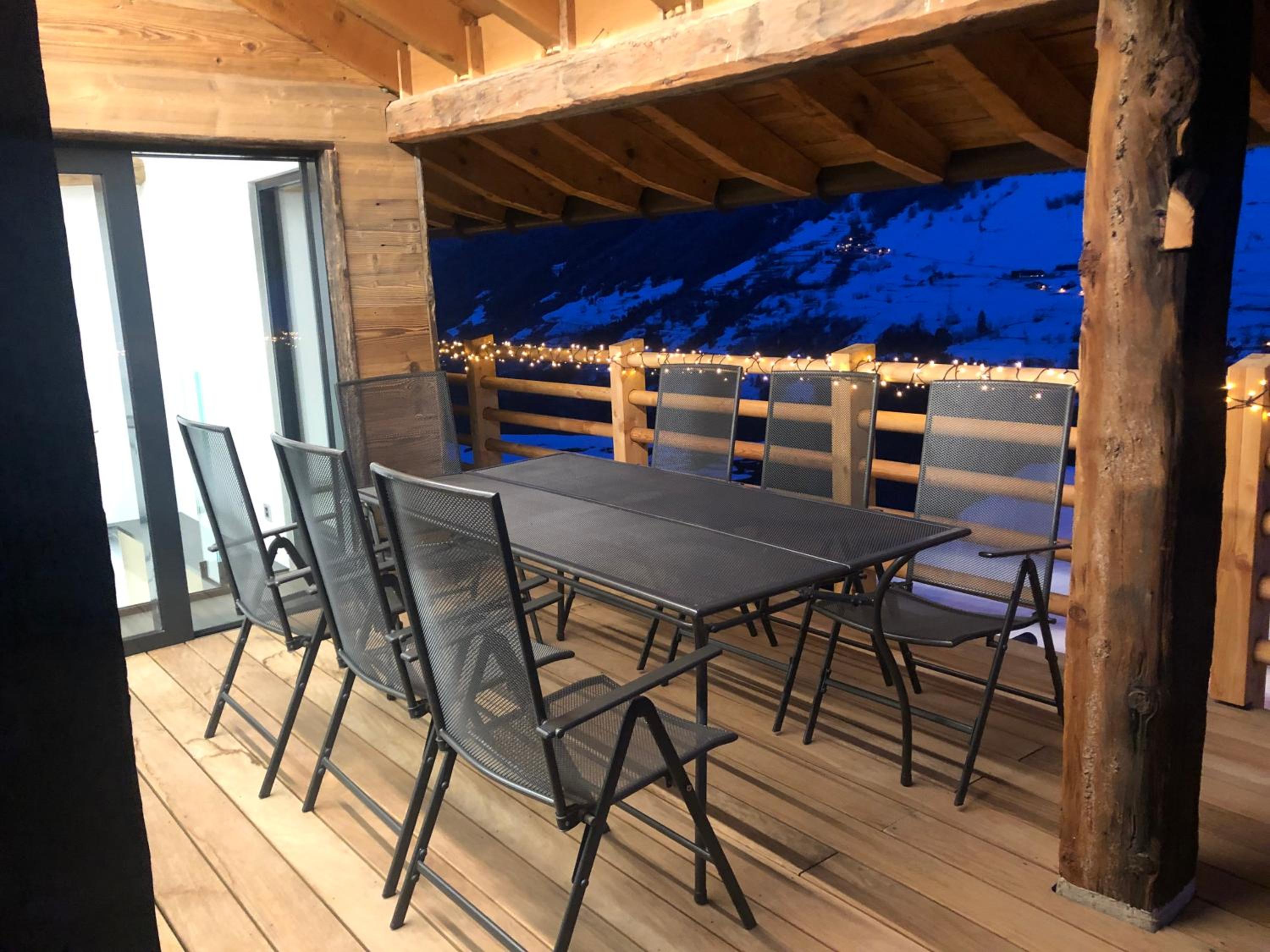 Grand appartement avec terrasse à Chez-Les-Reuses