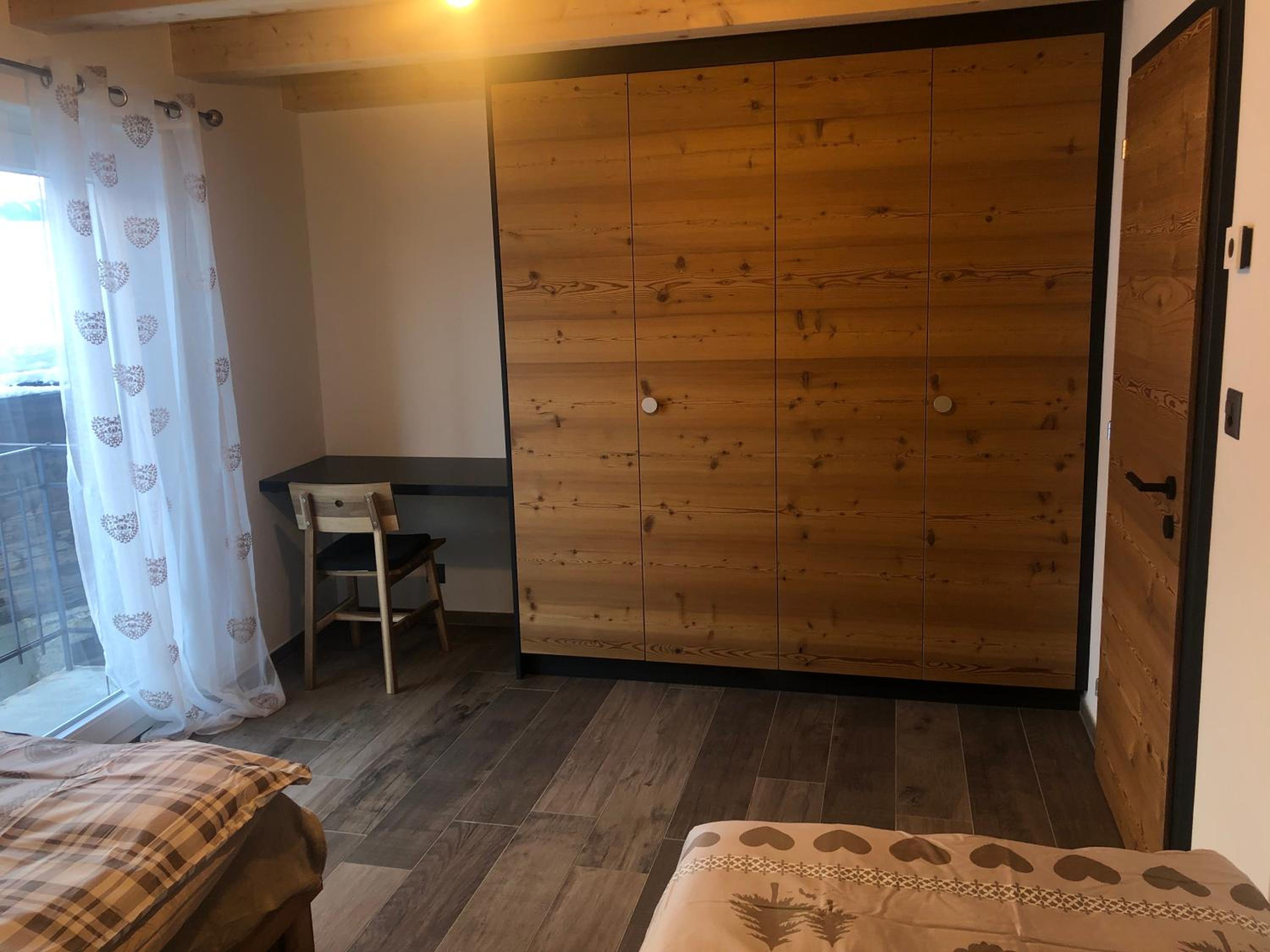 Grand appartement avec terrasse à Chez-Les-Reuses