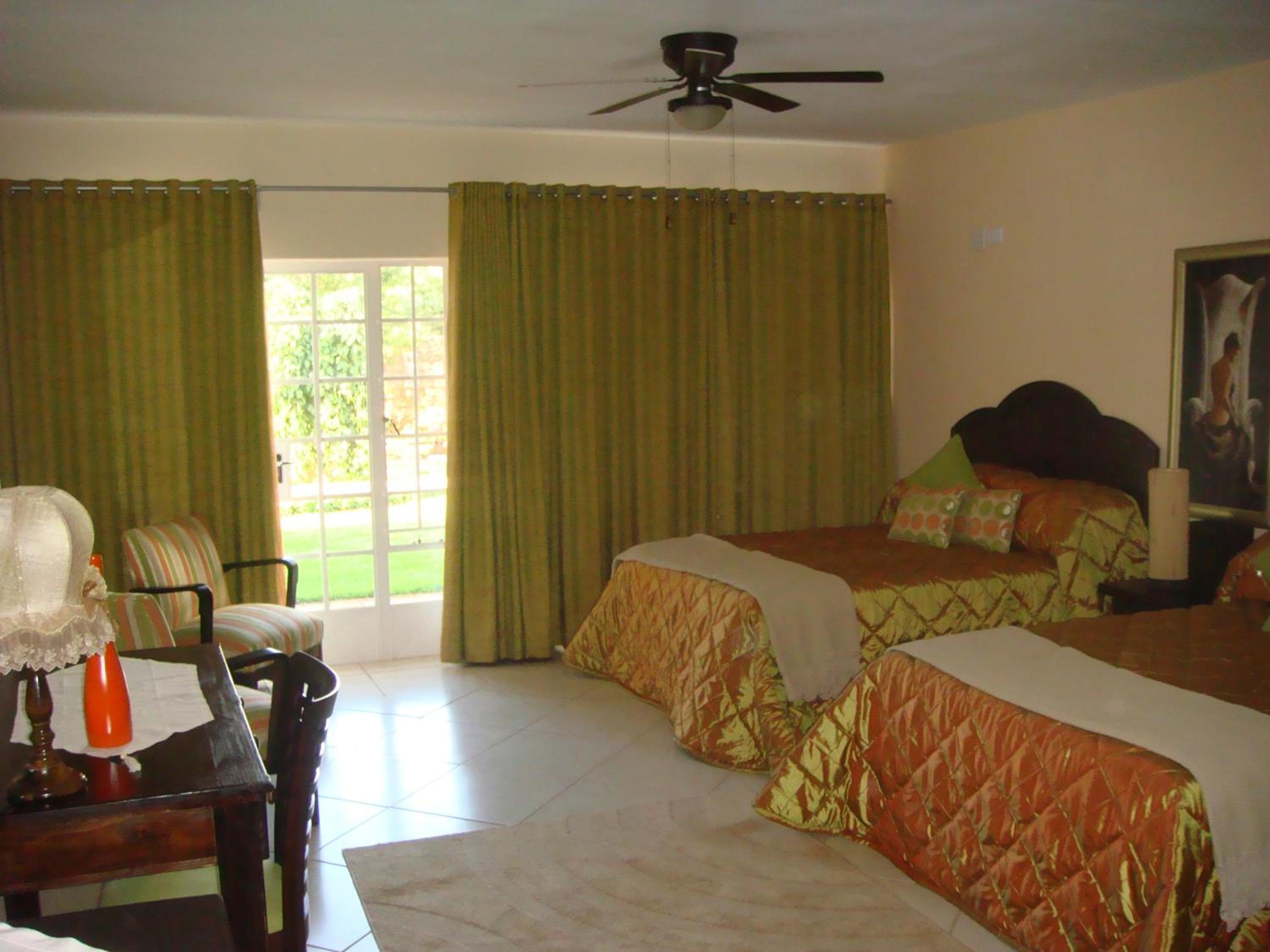 Heatherdale Guesthouse & Shuttle Services