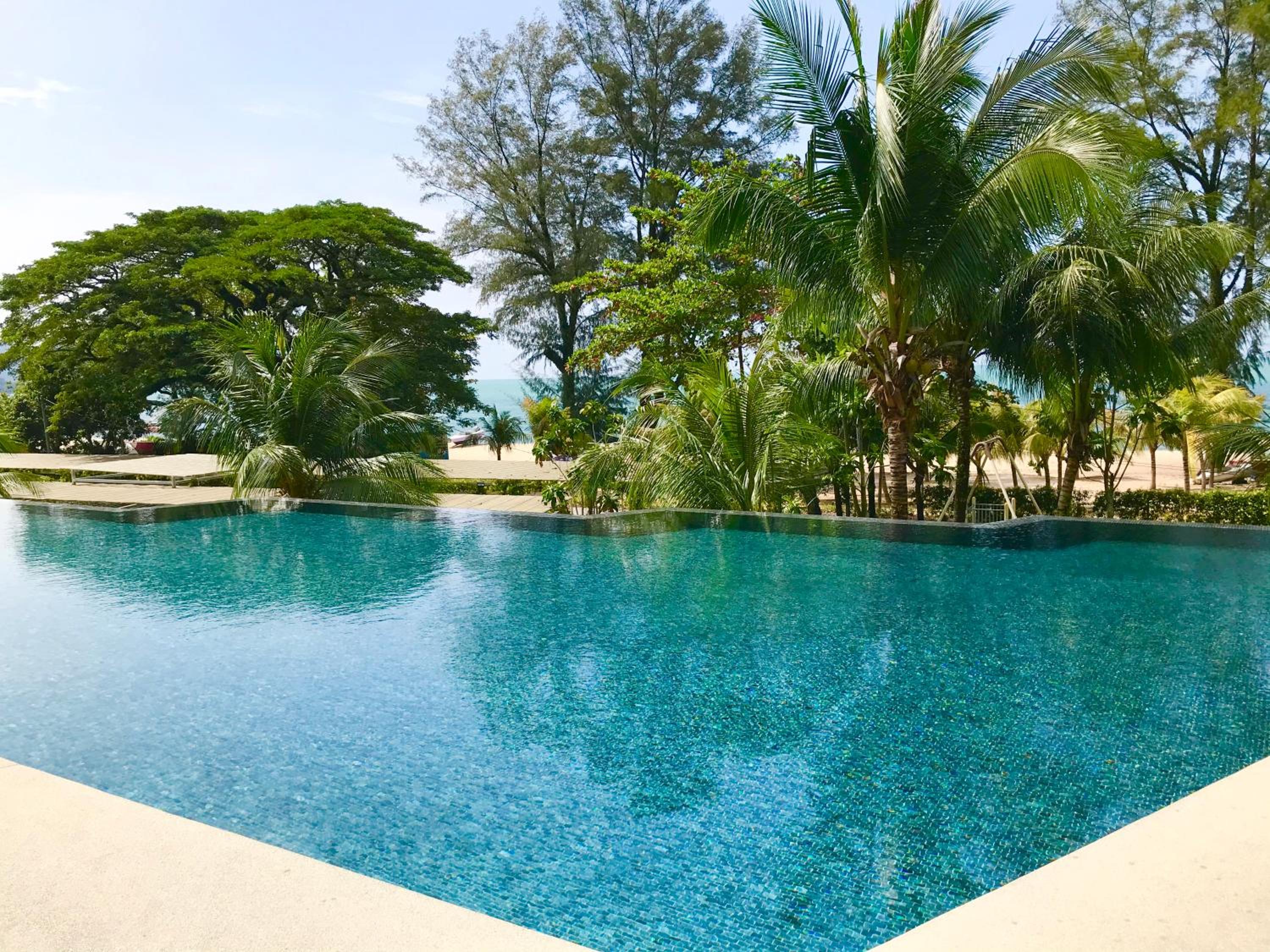 By The Beach - Luxury 2 Bedrooms Family Suite photo 4
