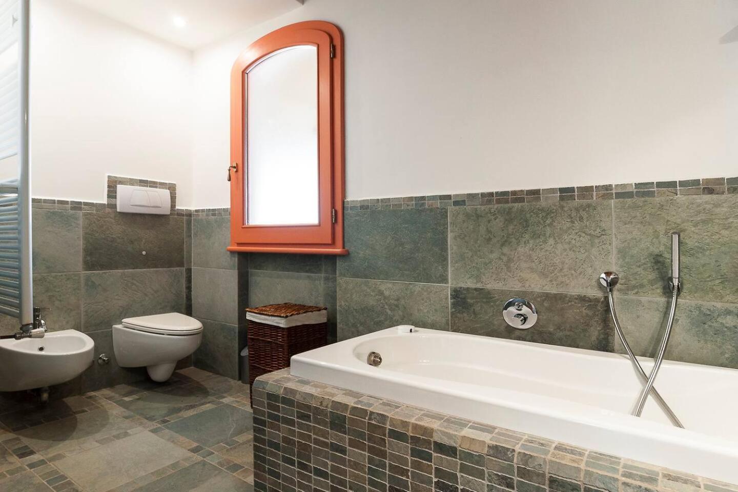 Villa LA CESA & Villino LA CASETTA Holiday Houses CON JACUZZI