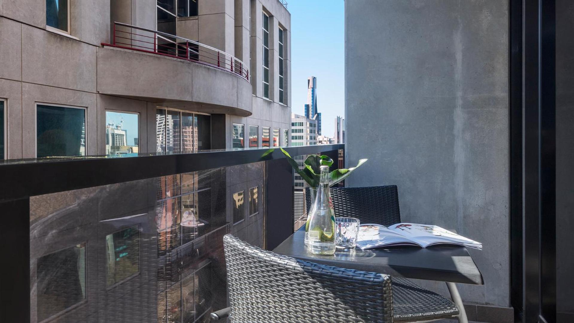 Oaks Melbourne on William Suites