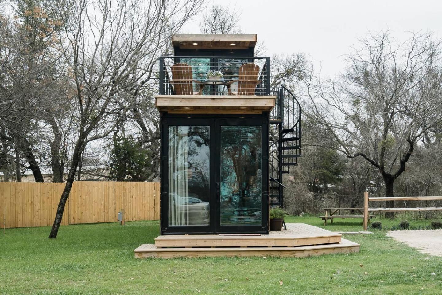 Stunning CargoHome Near Waco, Magnolia and Baylor view 4