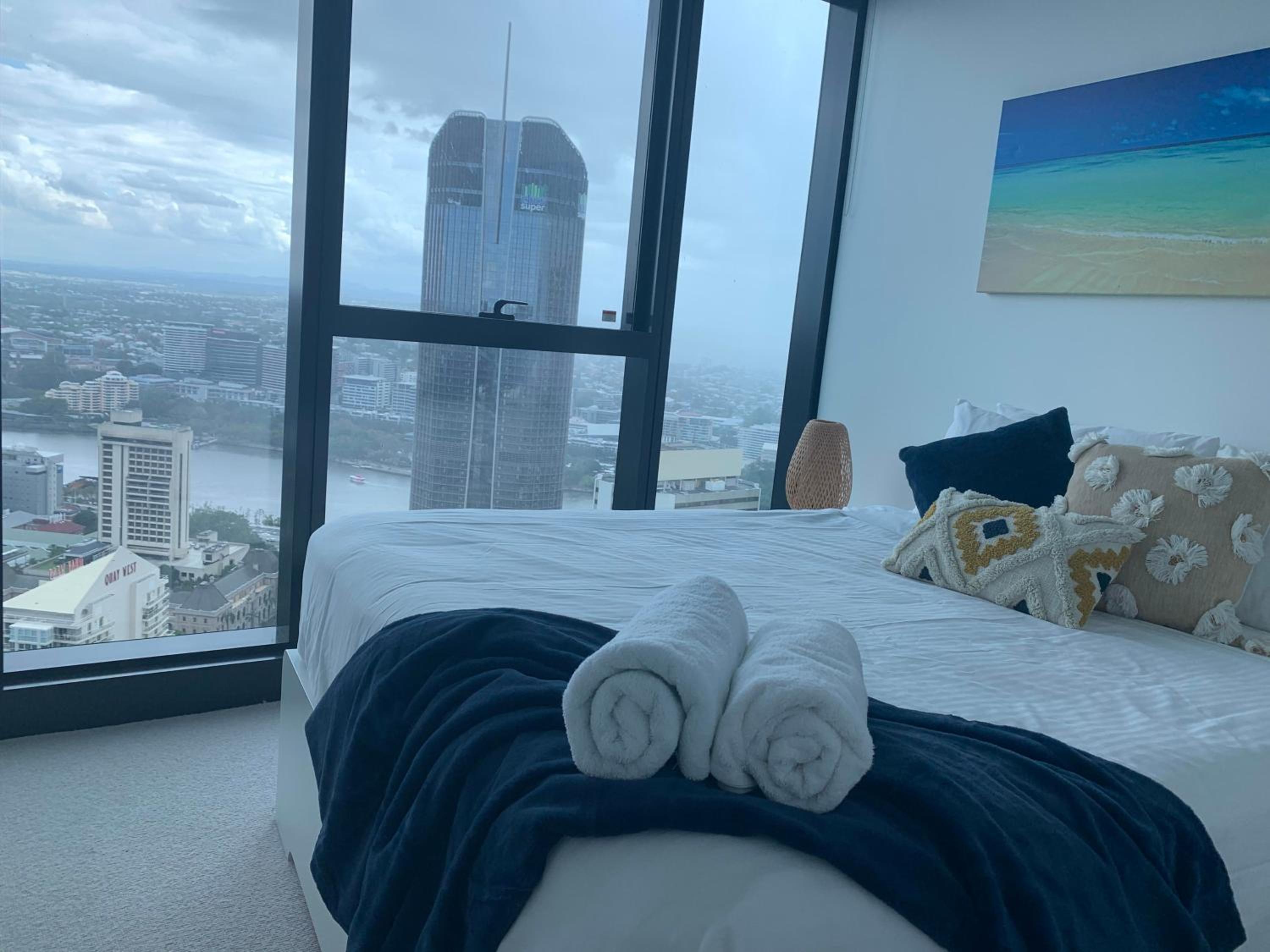 Lvl 50 Skytower Fabulous Views CBD Wifi Carpark by Stylish Stays