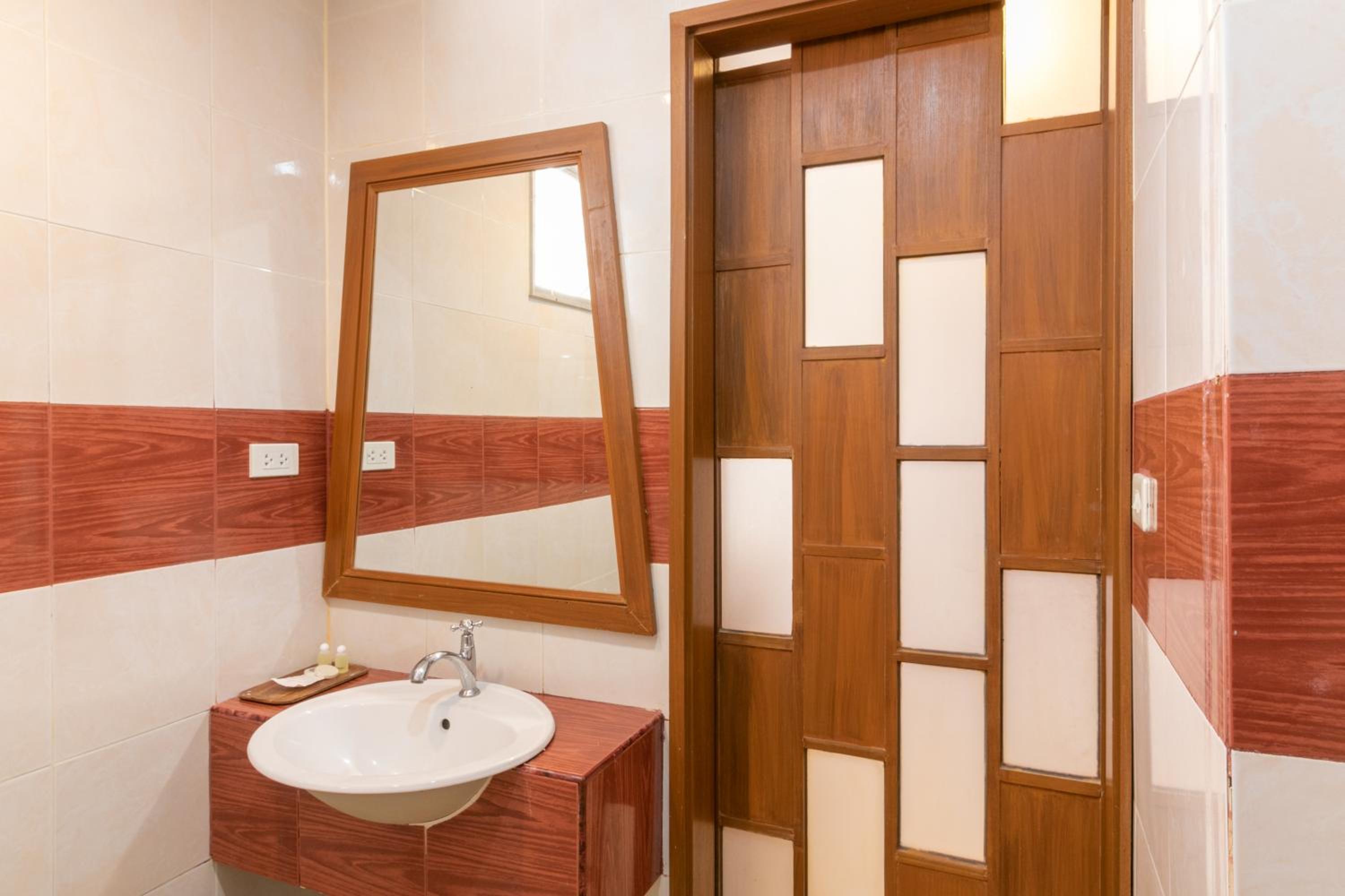 Lotus Hotel Patong