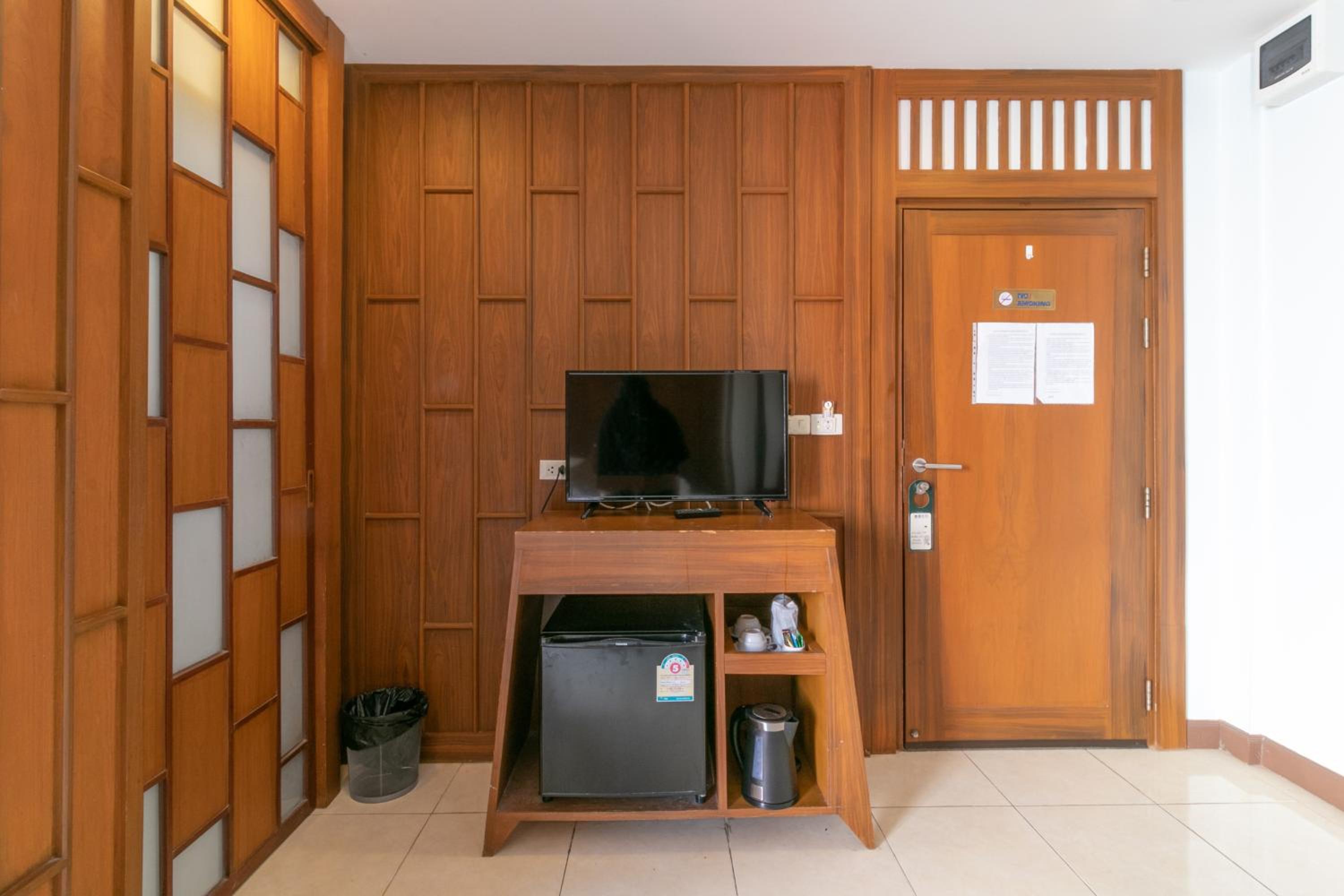 Lotus Hotel Patong