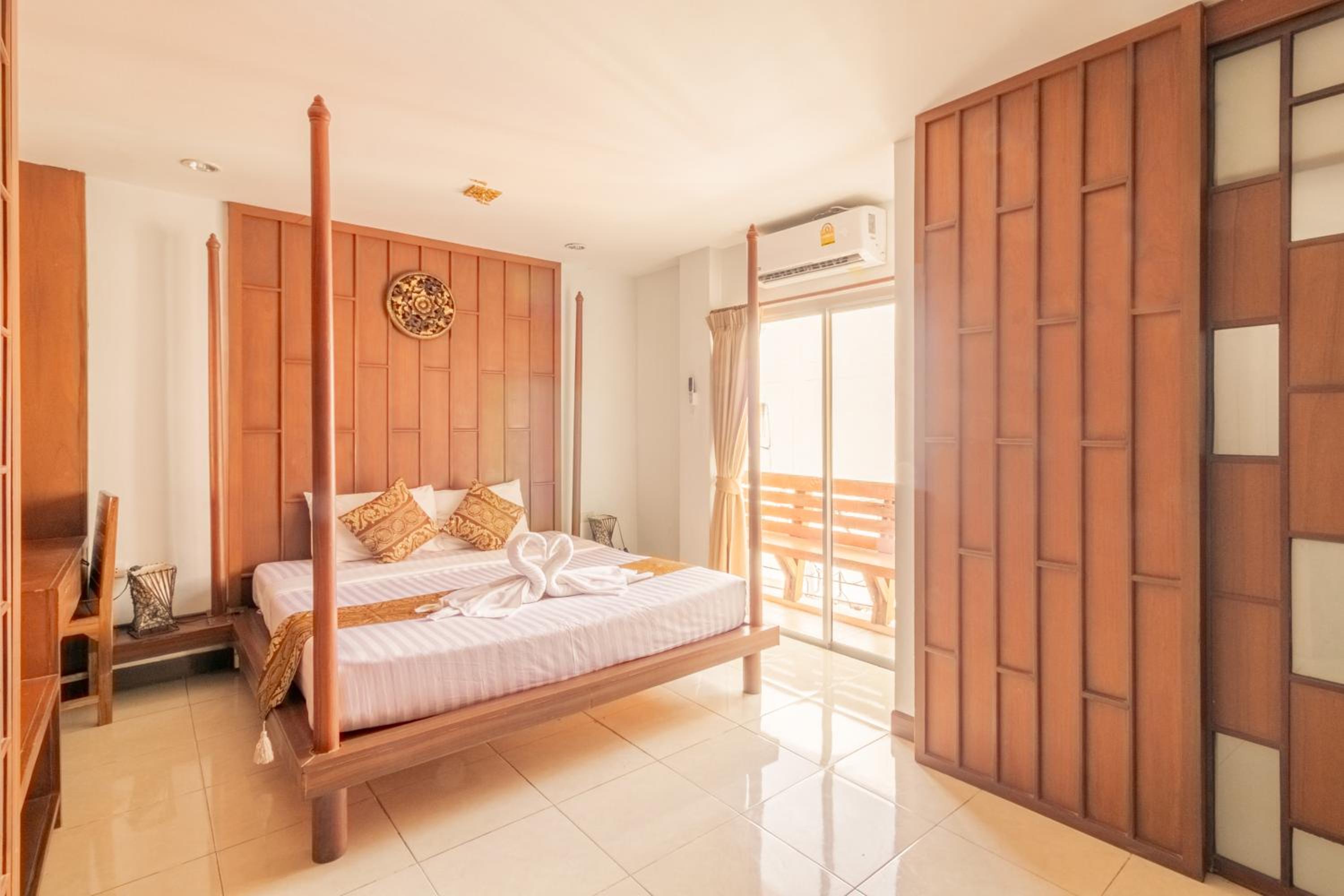 Lotus Hotel Patong