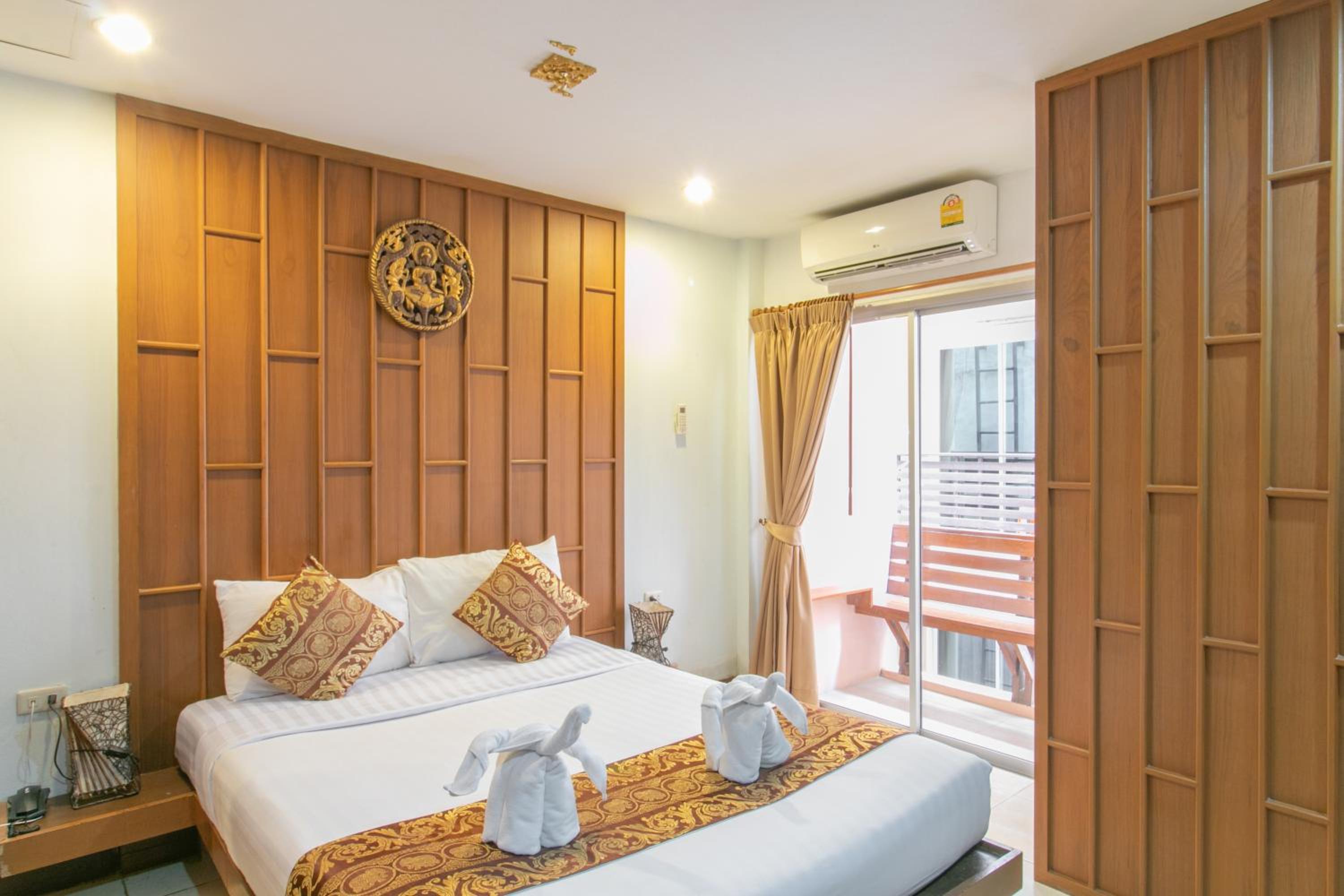 Lotus Hotel Patong