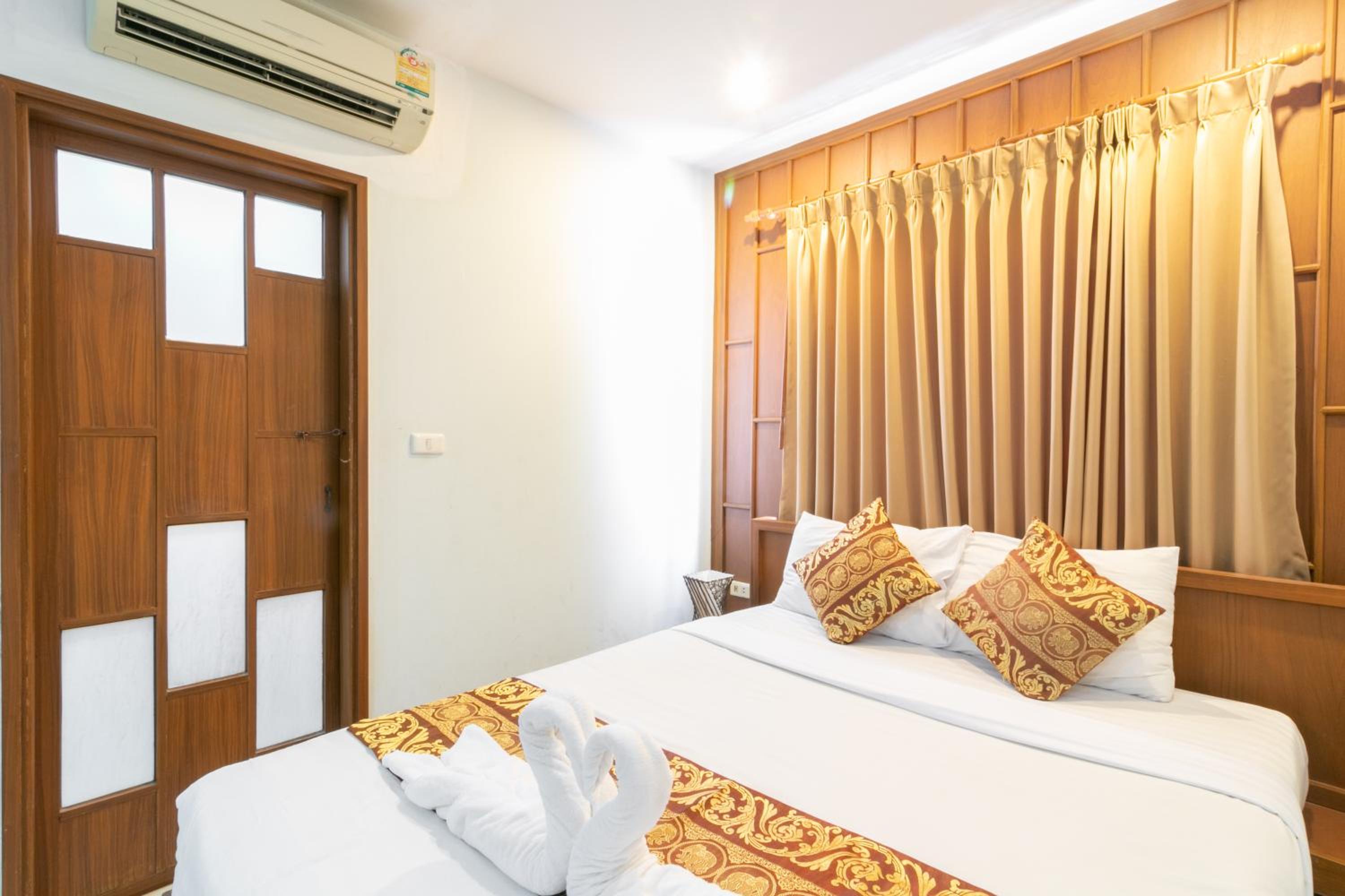 Lotus Hotel Patong
