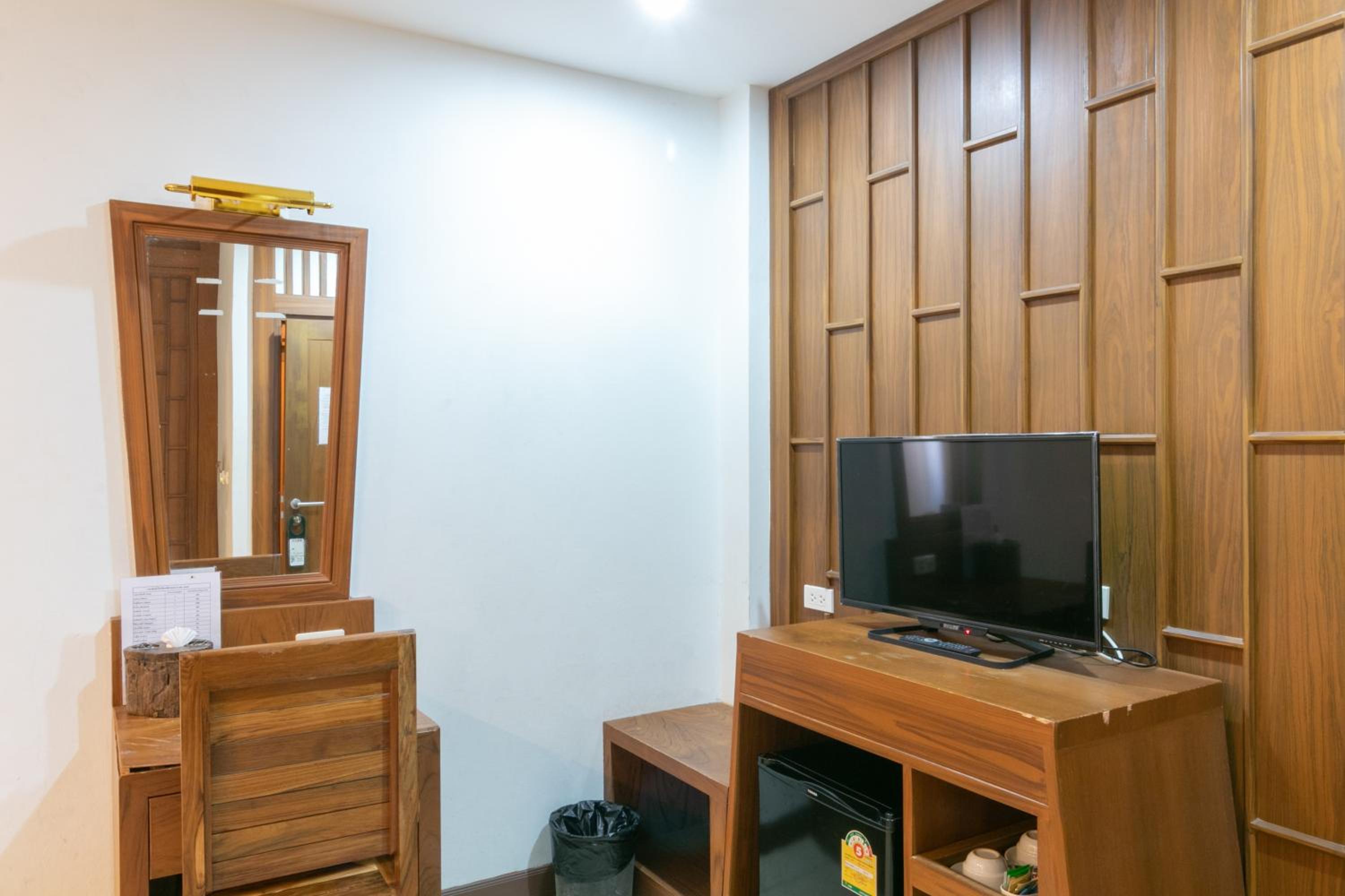 Lotus Hotel Patong