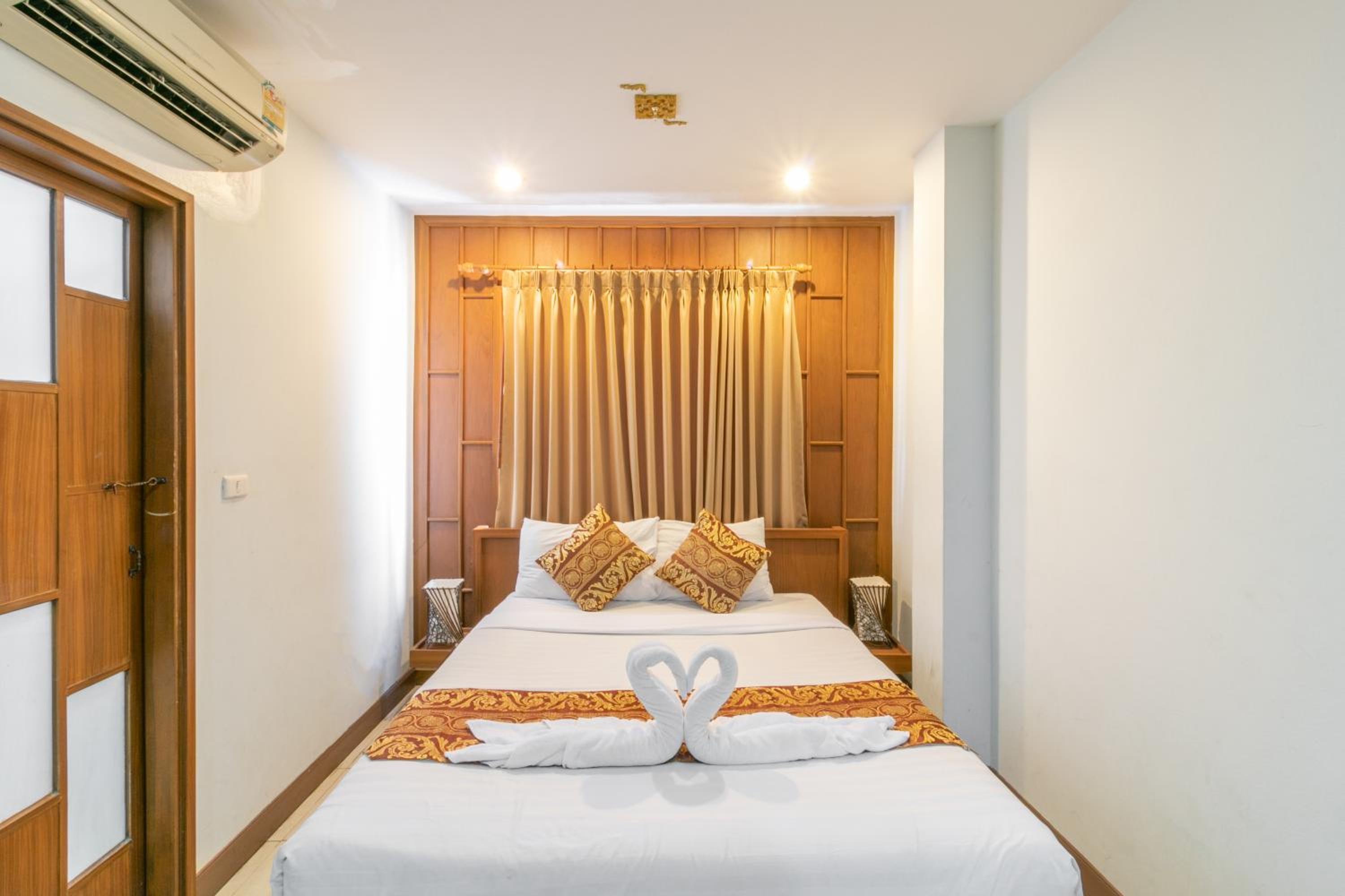 Lotus Hotel Patong