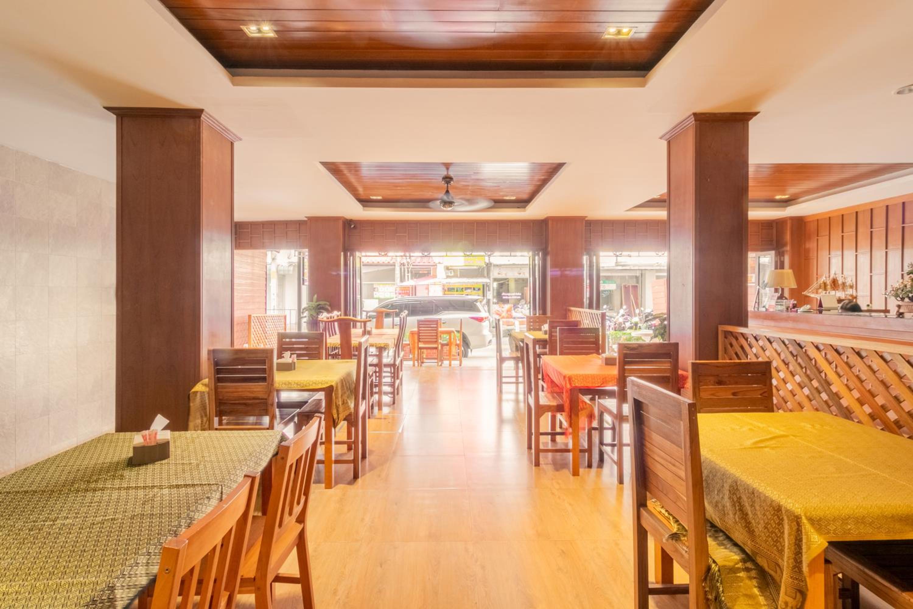 Lotus Hotel Patong