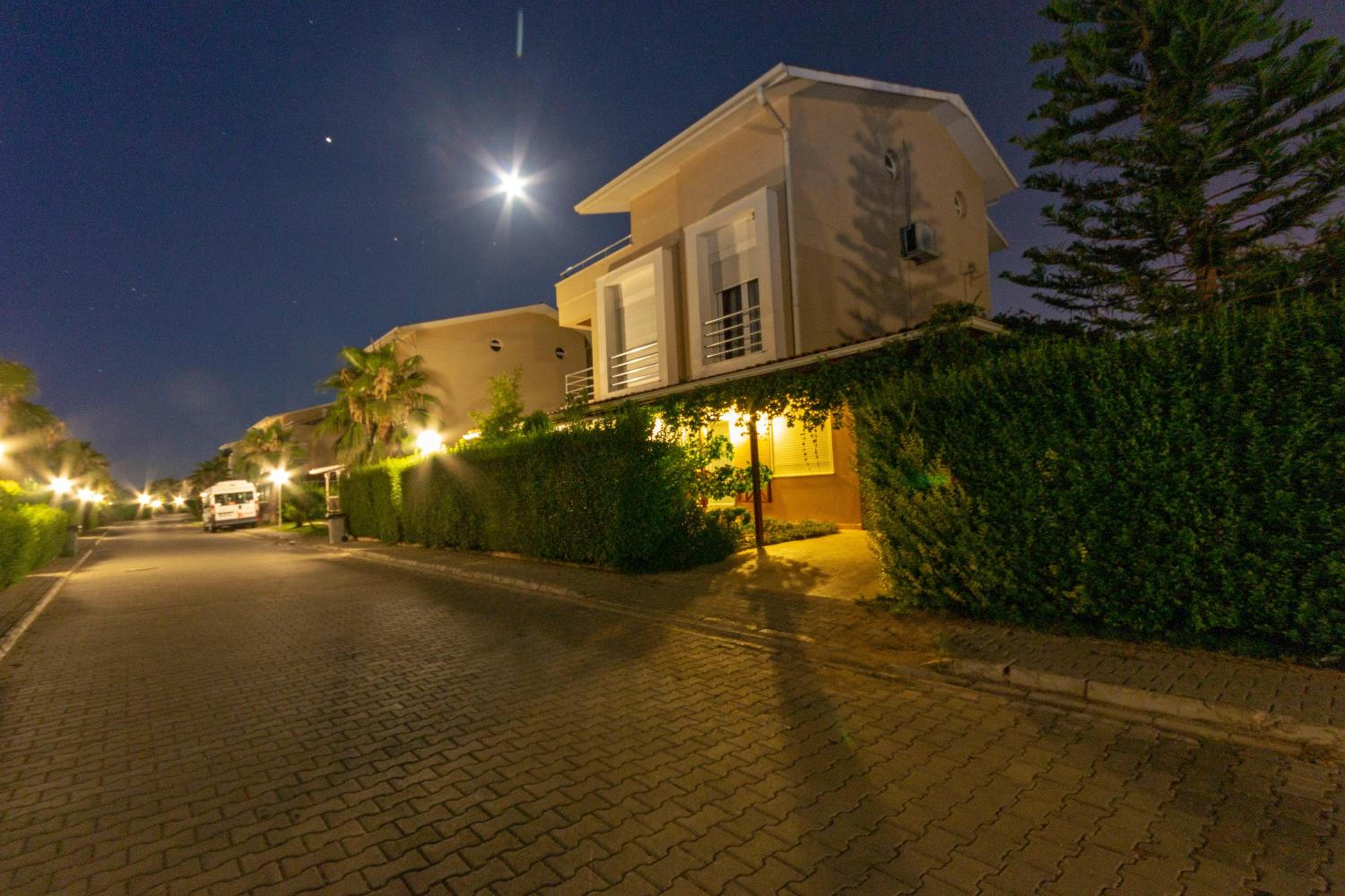 Hotel Paradise Town Villa ART - Image 1