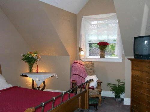 Niagara-on-the-Lake Vacations - Antique Slumber Old Town Bed  Breakfast - Property Image 3